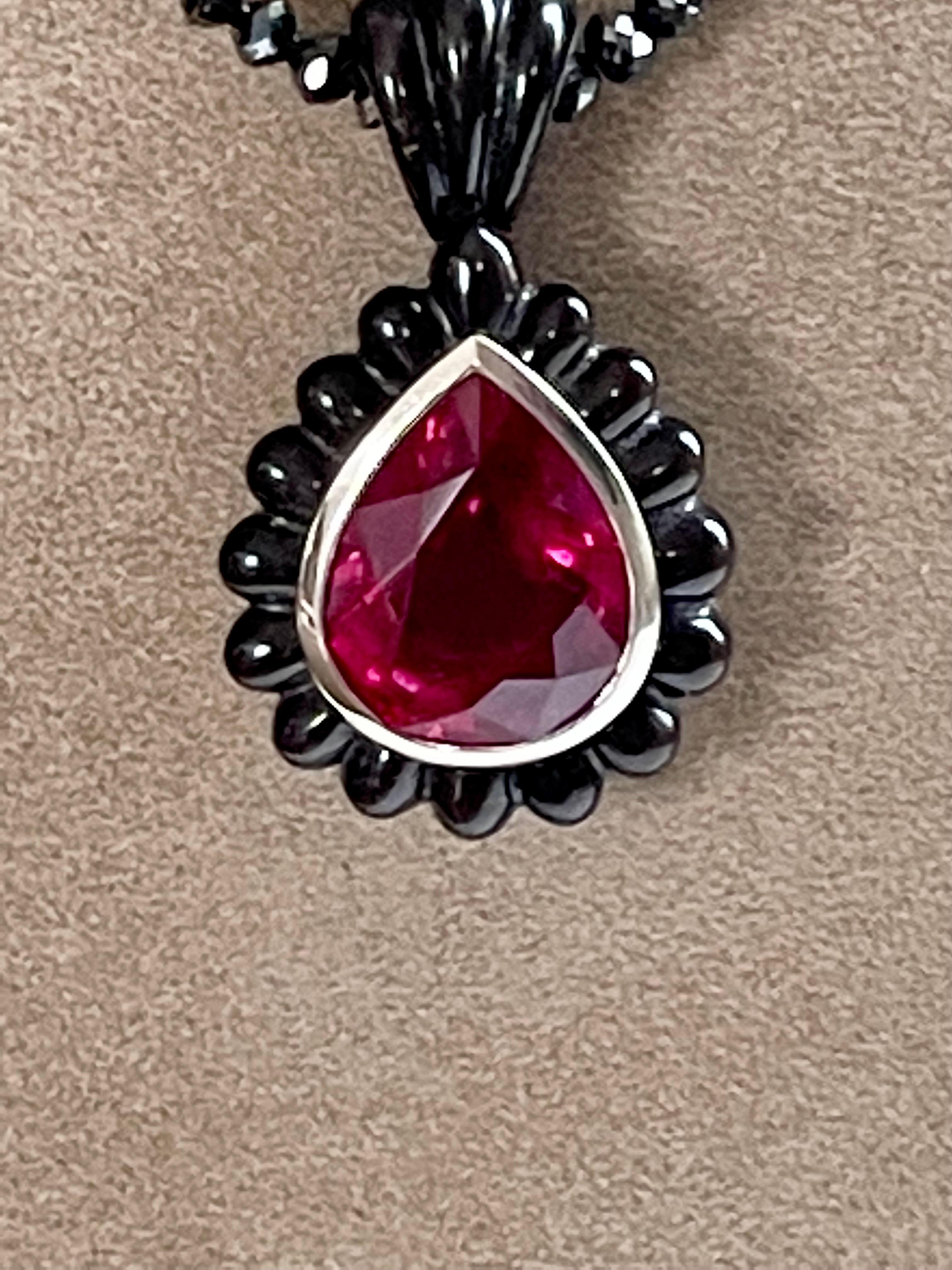 Black Diamond Bead Necklace with 18 K Gold Horn Rubelite Pendant In Excellent Condition For Sale In Zurich, Zollstrasse