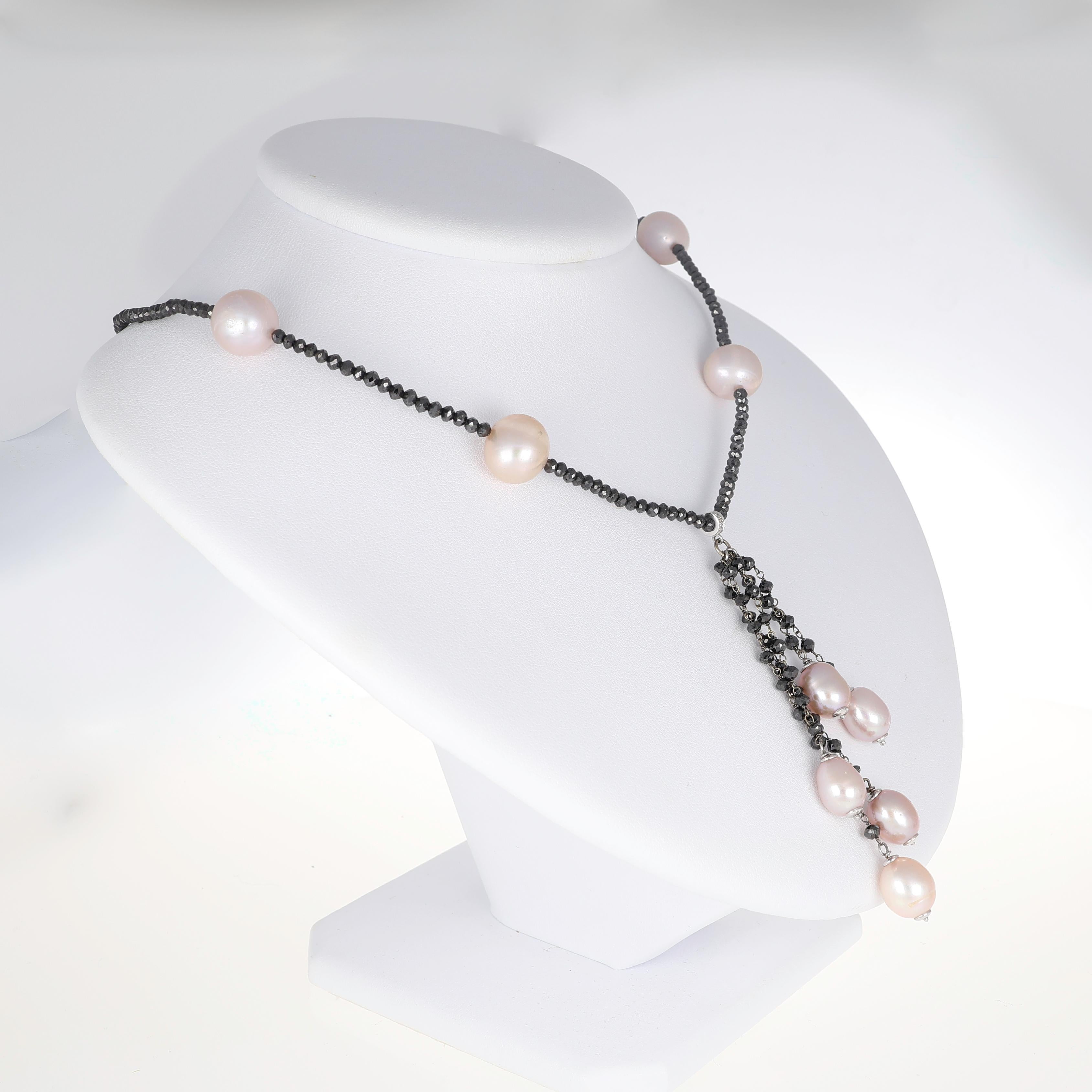 Girocollo con diamanti neri e perle rosa a cascata In condizioni Nuovo in vendita a Bergamo, BG