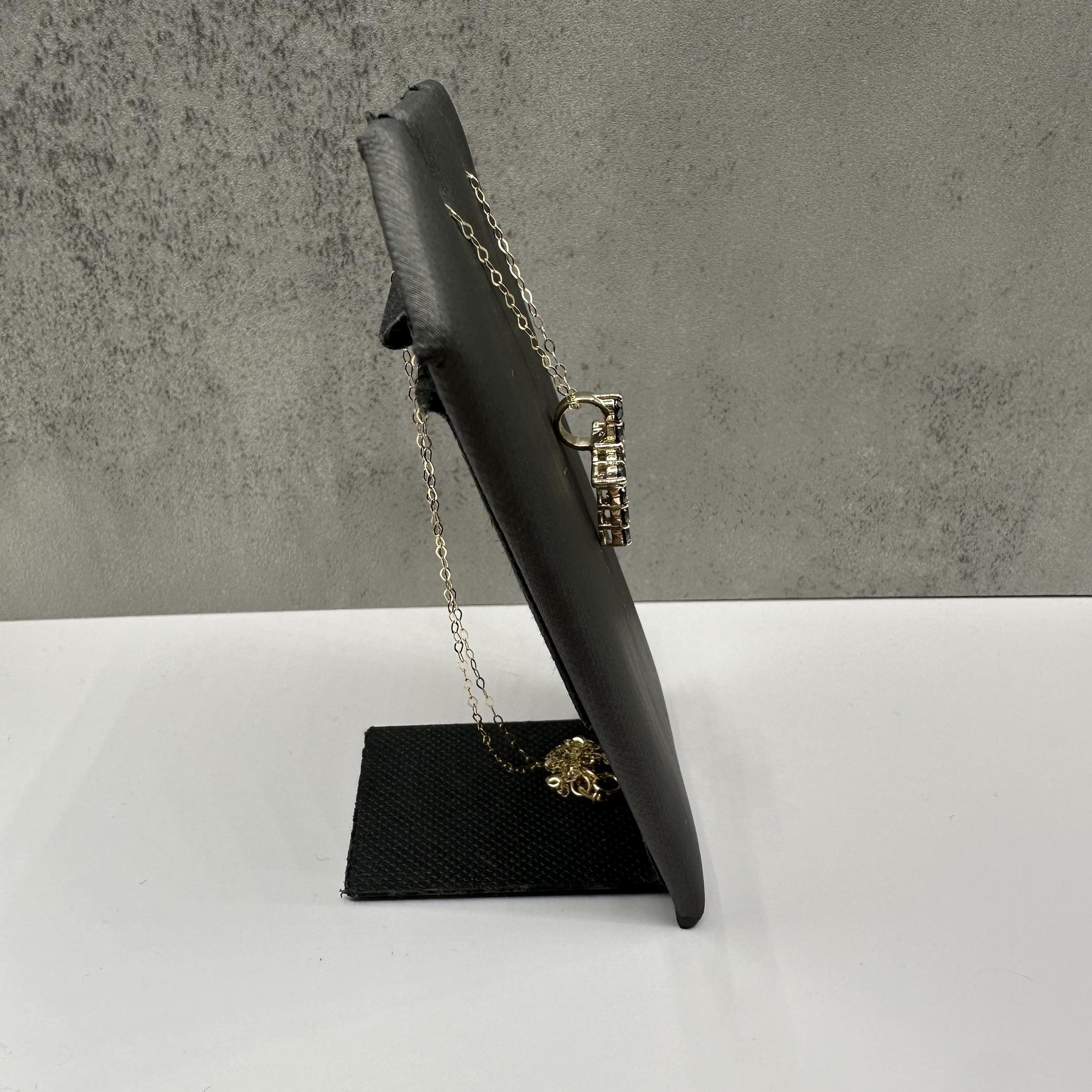 Taglio rotondo Collana con croce di diamanti neri in oro giallo 14kt - 0,86ctw, 18in, New in vendita