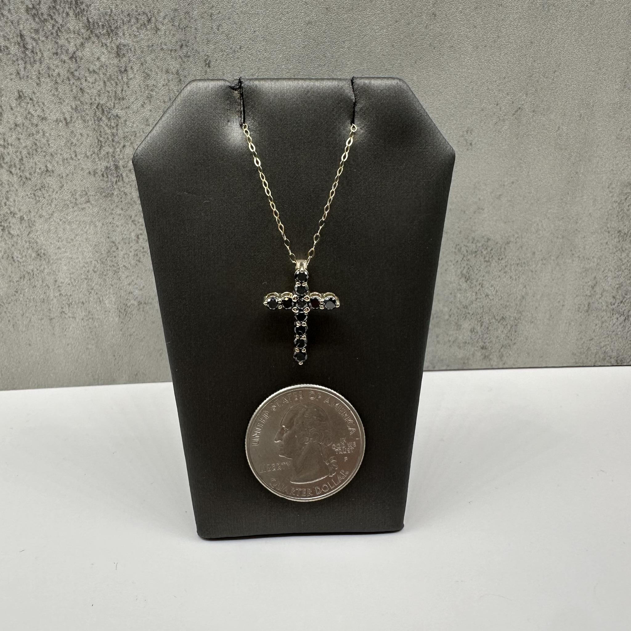 Collana con croce di diamanti neri in oro giallo 14kt - 0,86ctw, 18in, New In condizioni Nuovo in vendita a West Hempstead, NY
