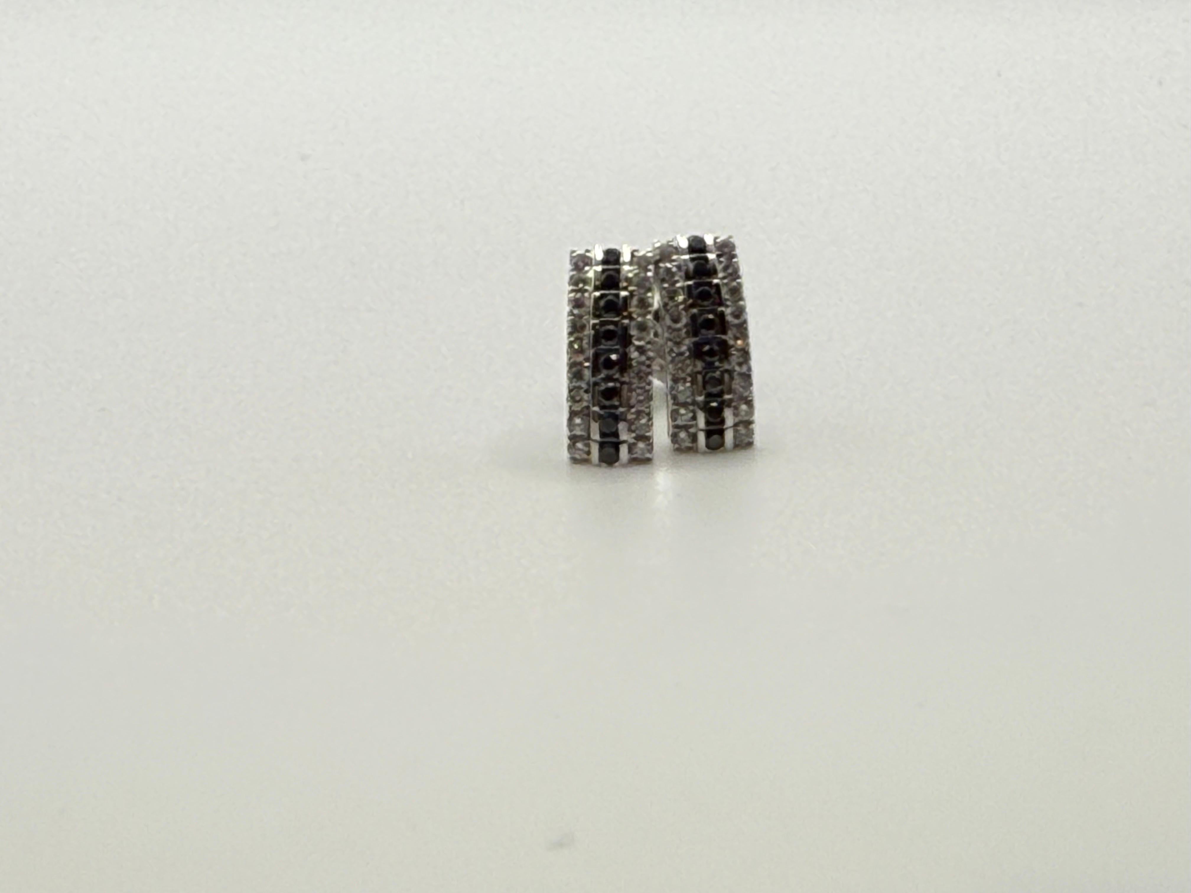 Boucles d'oreilles diamant noir dos vissé or blanc 14KT modernity design en vente 2