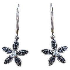 Boucles d'oreilles fleurs en diamant noir