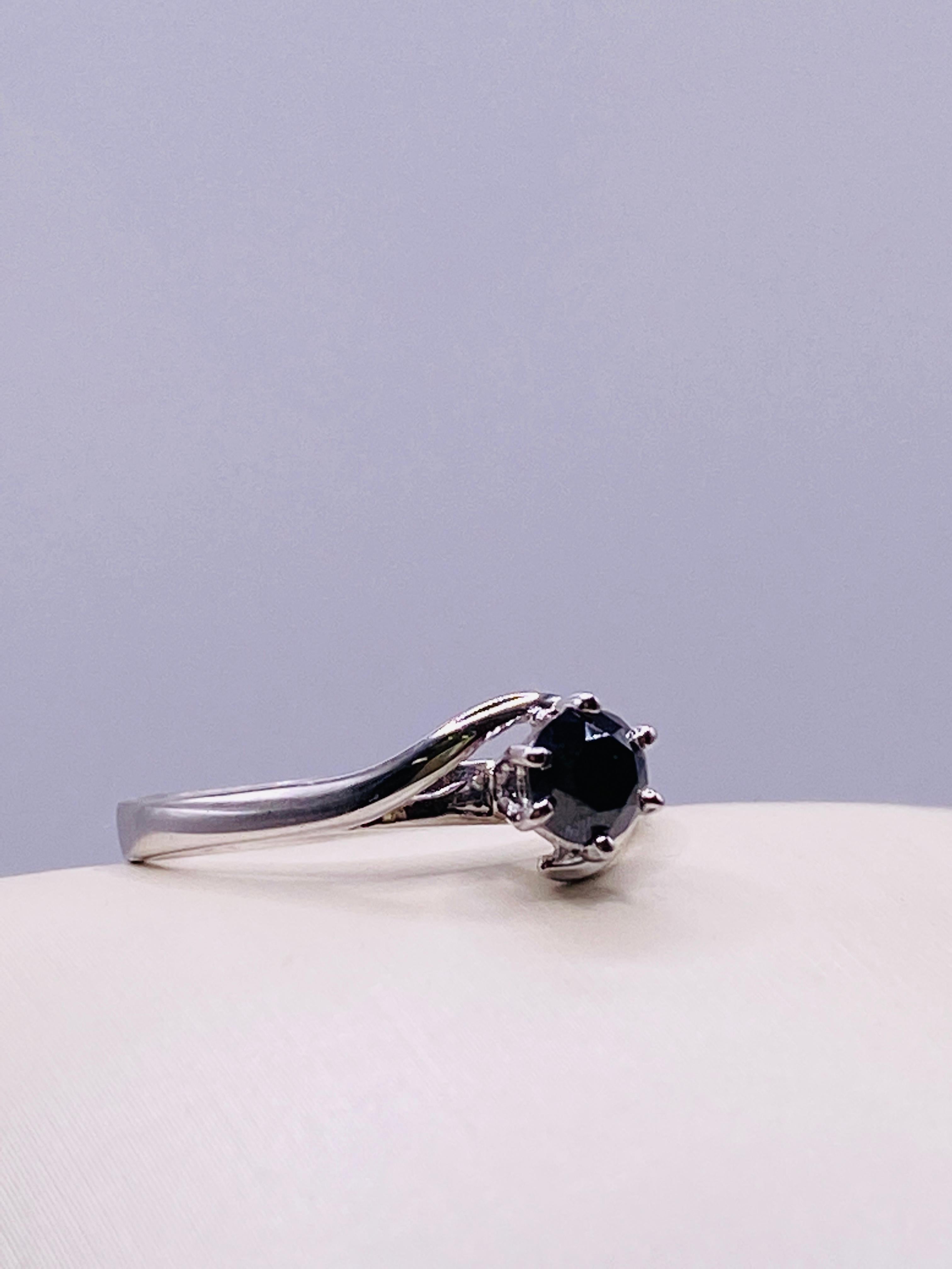 Round Cut Black Diamond Gold Engagement Ring For Sale