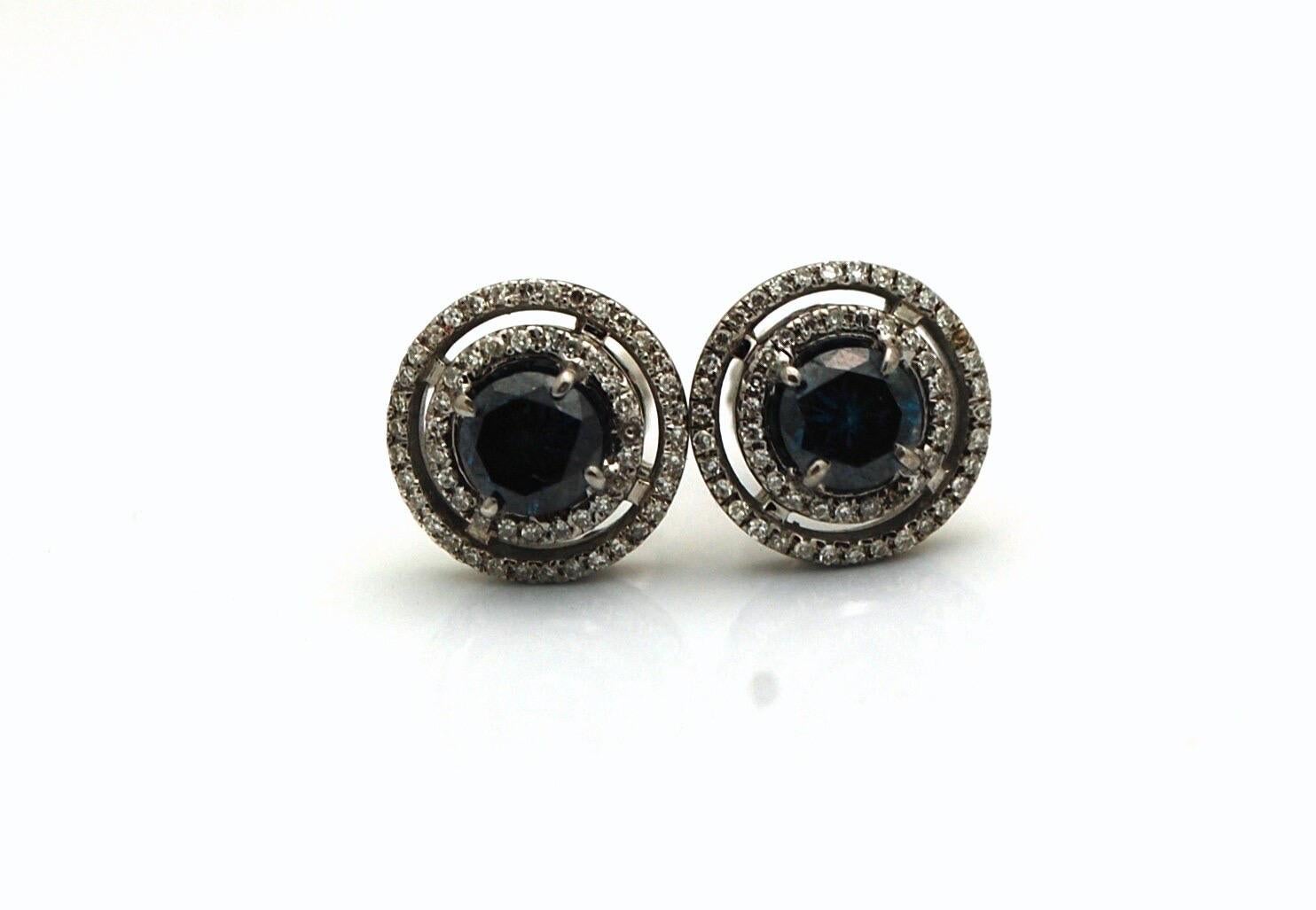 Ohrstecker mit schwarzen Diamanten und Halo-Ohrsteckern aus 18KT Gold mit Schraubenverschluss (Brillantschliff) im Angebot