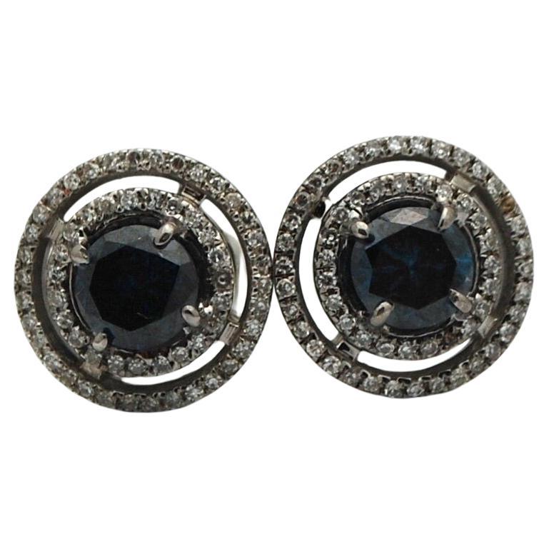 Ohrstecker mit schwarzen Diamanten und Halo-Ohrsteckern aus 18KT Gold mit Schraubenverschluss im Angebot
