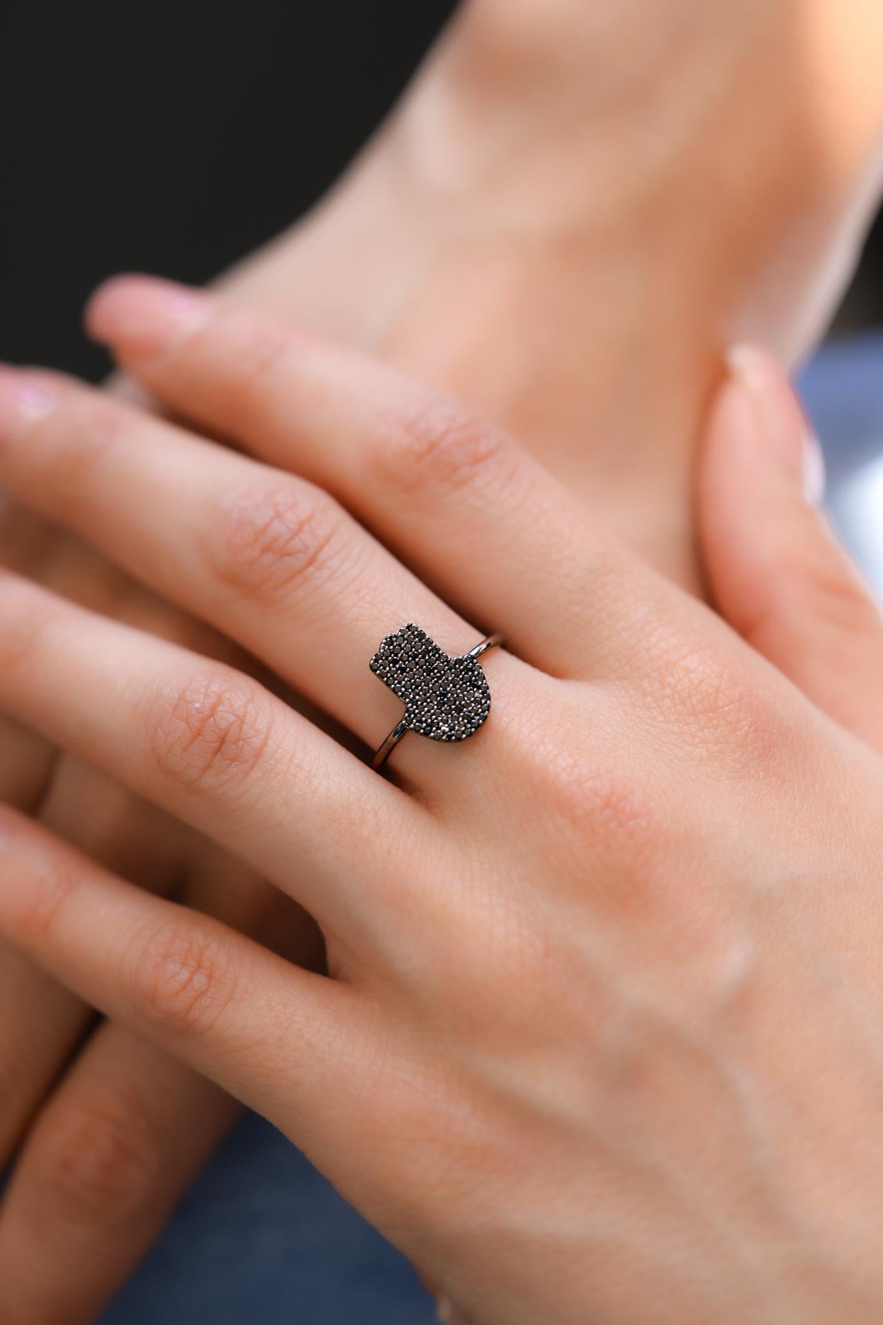 Schwarzer Diamant Hamsa-Ring 0,38 Karat. im Zustand „Neu“ im Angebot in Los Angeles, CA