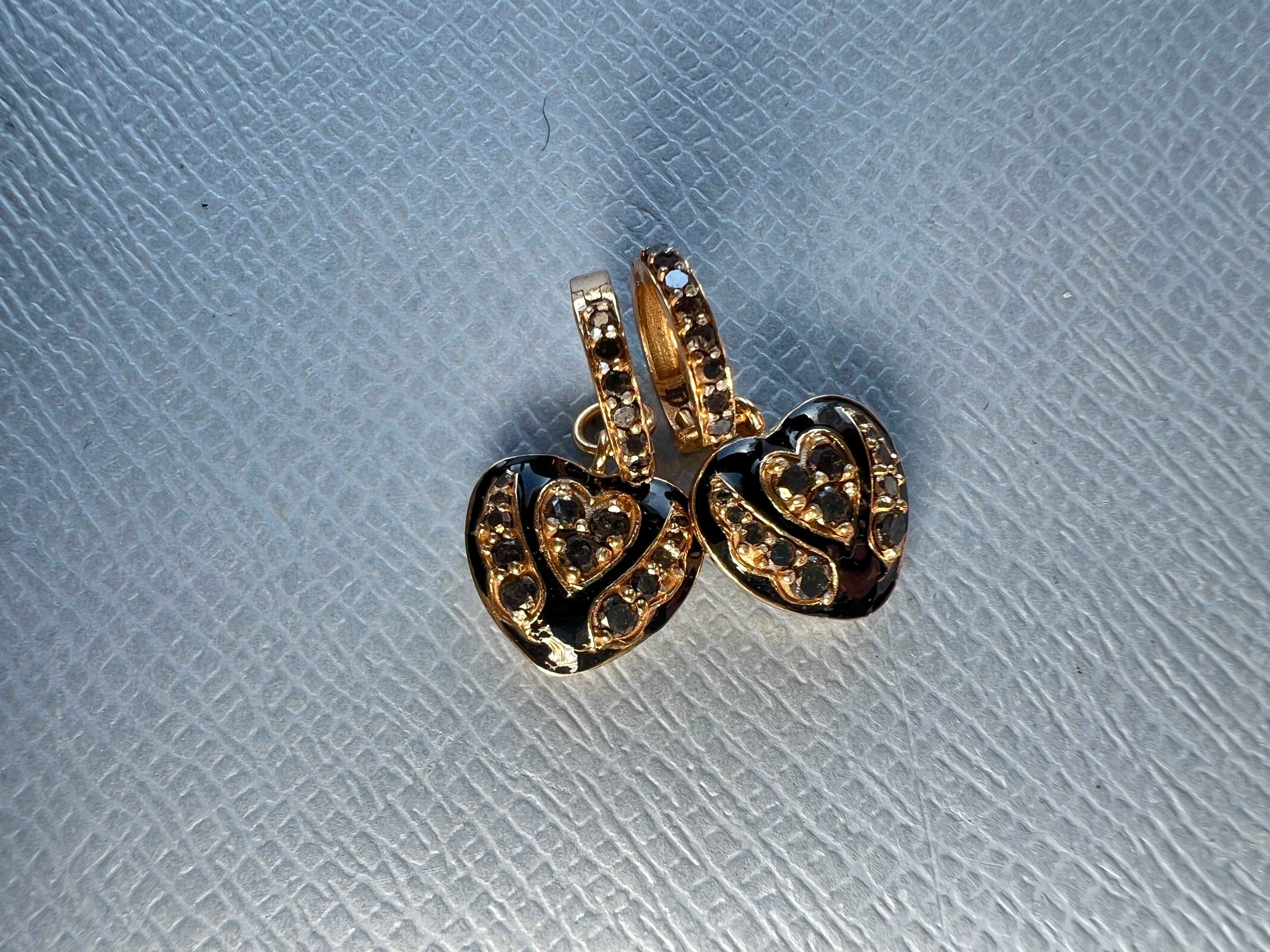 Orecchini a cuore con diamanti neri in oro e smalto nero In condizioni Nuovo in vendita a Los Angeles, CA