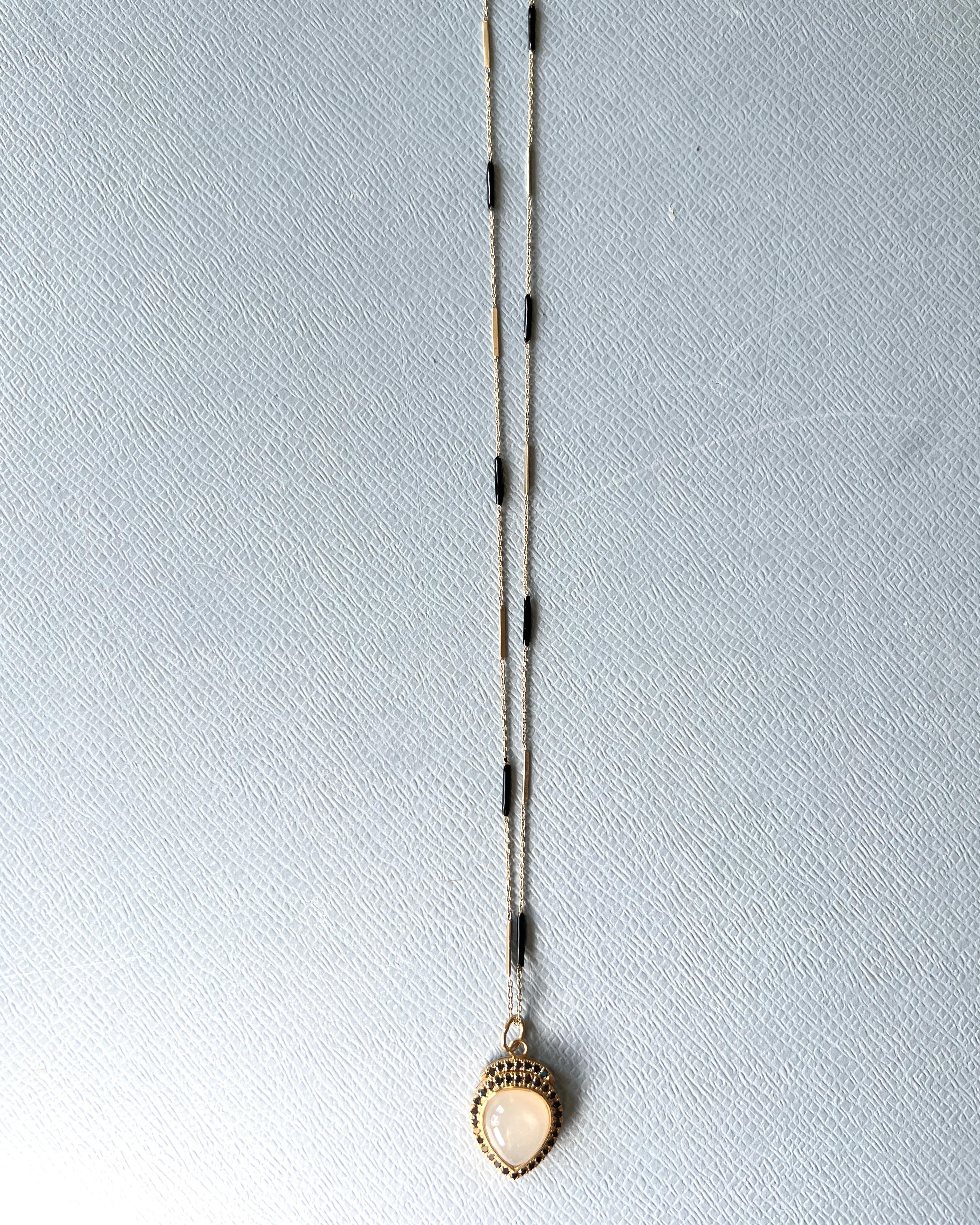 Collana con cuore di diamanti neri Pietra di luna in vendita 4