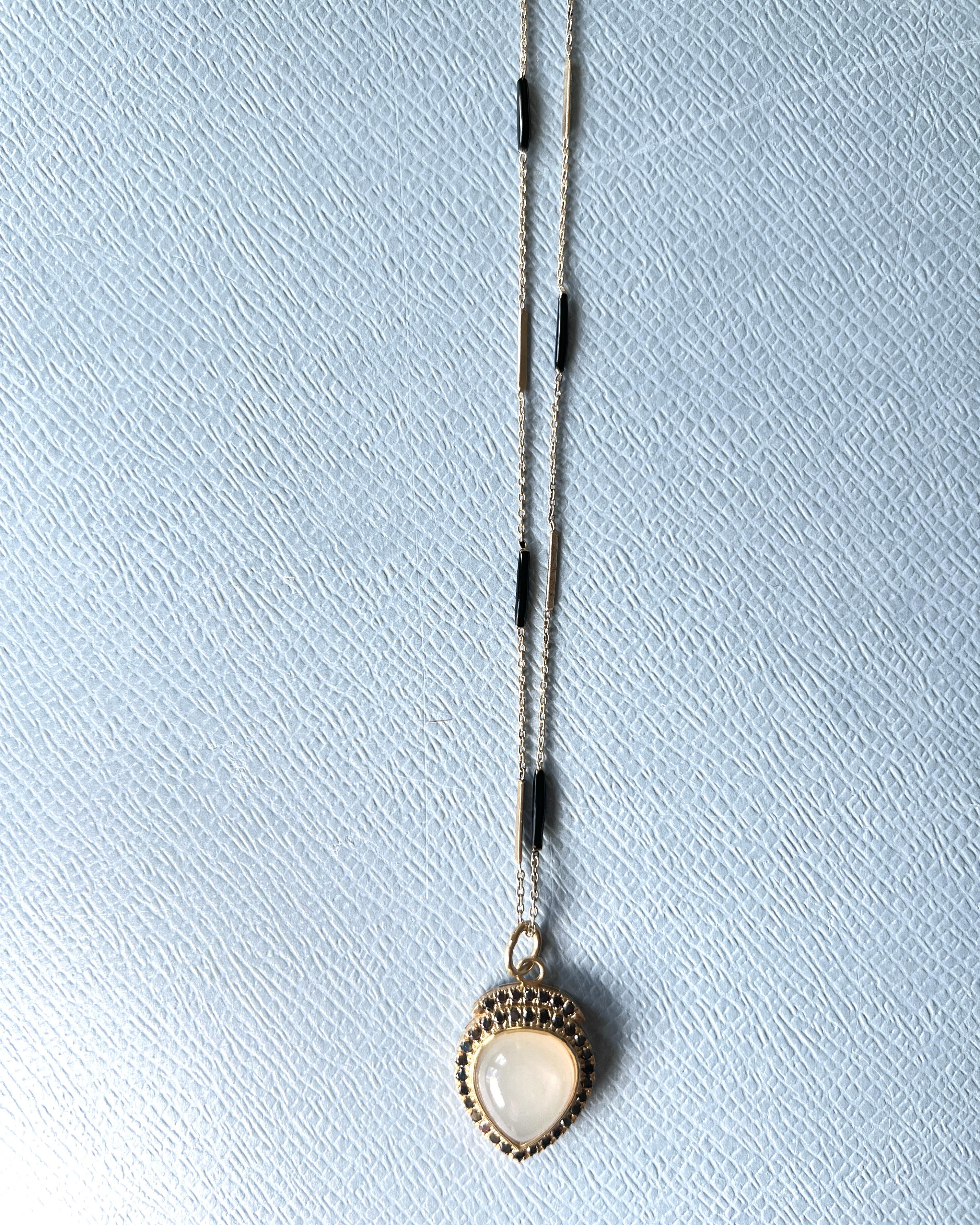 Collana con cuore di diamanti neri Pietra di luna in vendita 6