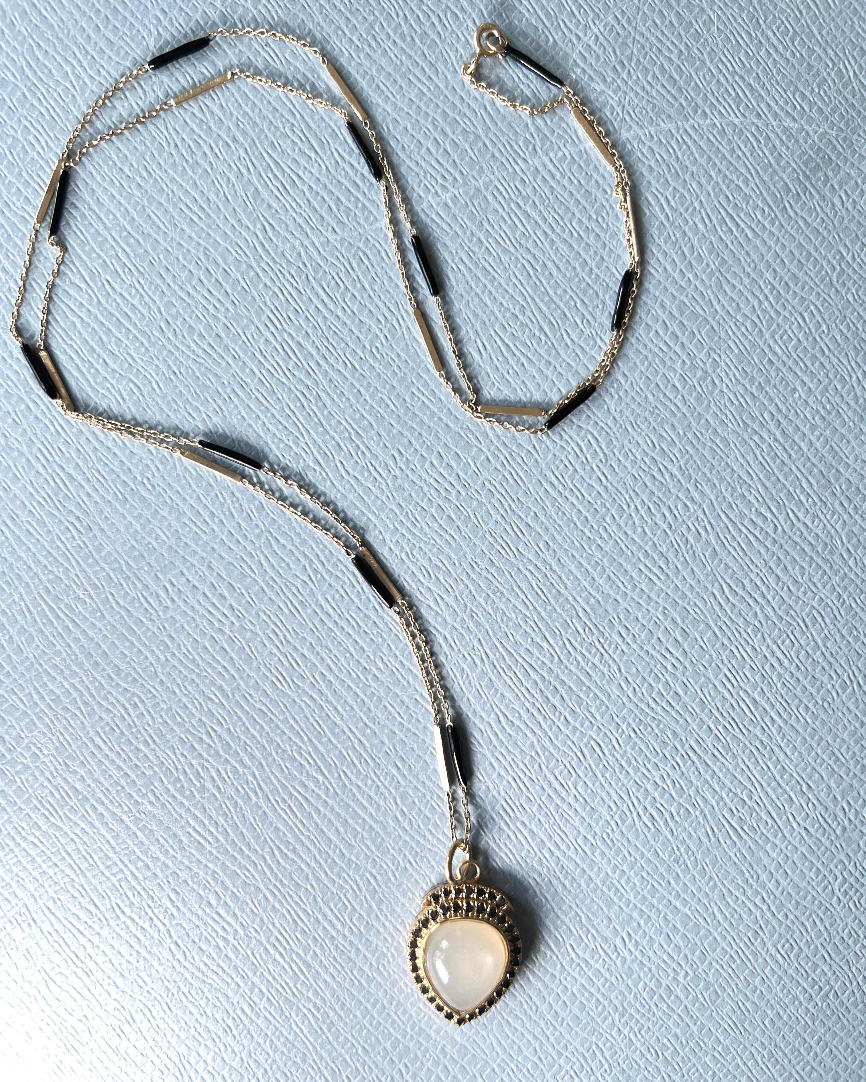 Collana con cuore di diamanti neri Pietra di luna in vendita 8