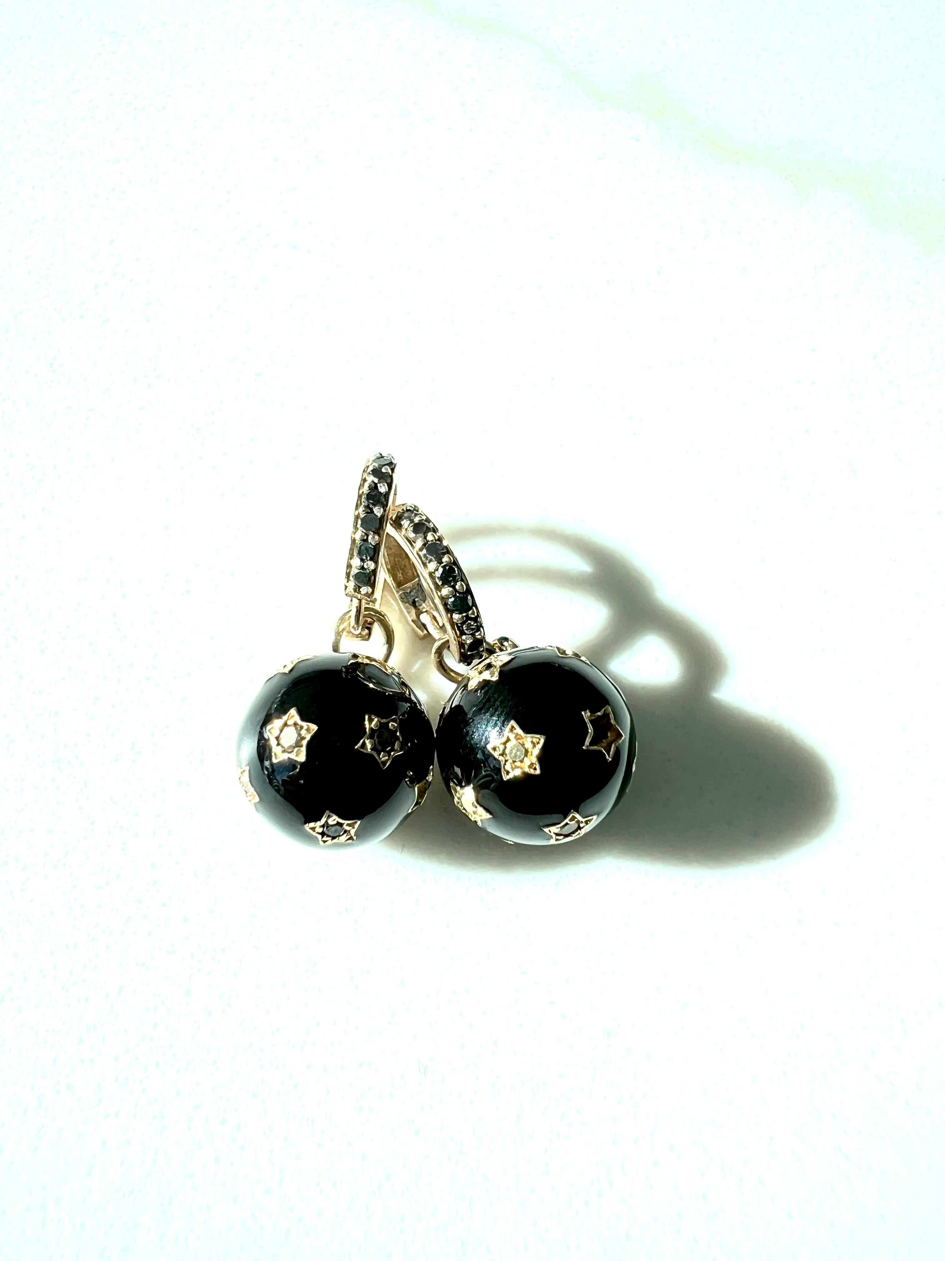 Boucles d'oreilles pendantes en diamant noir Émail Star Ball and Ball, diamant blanc en vente 5