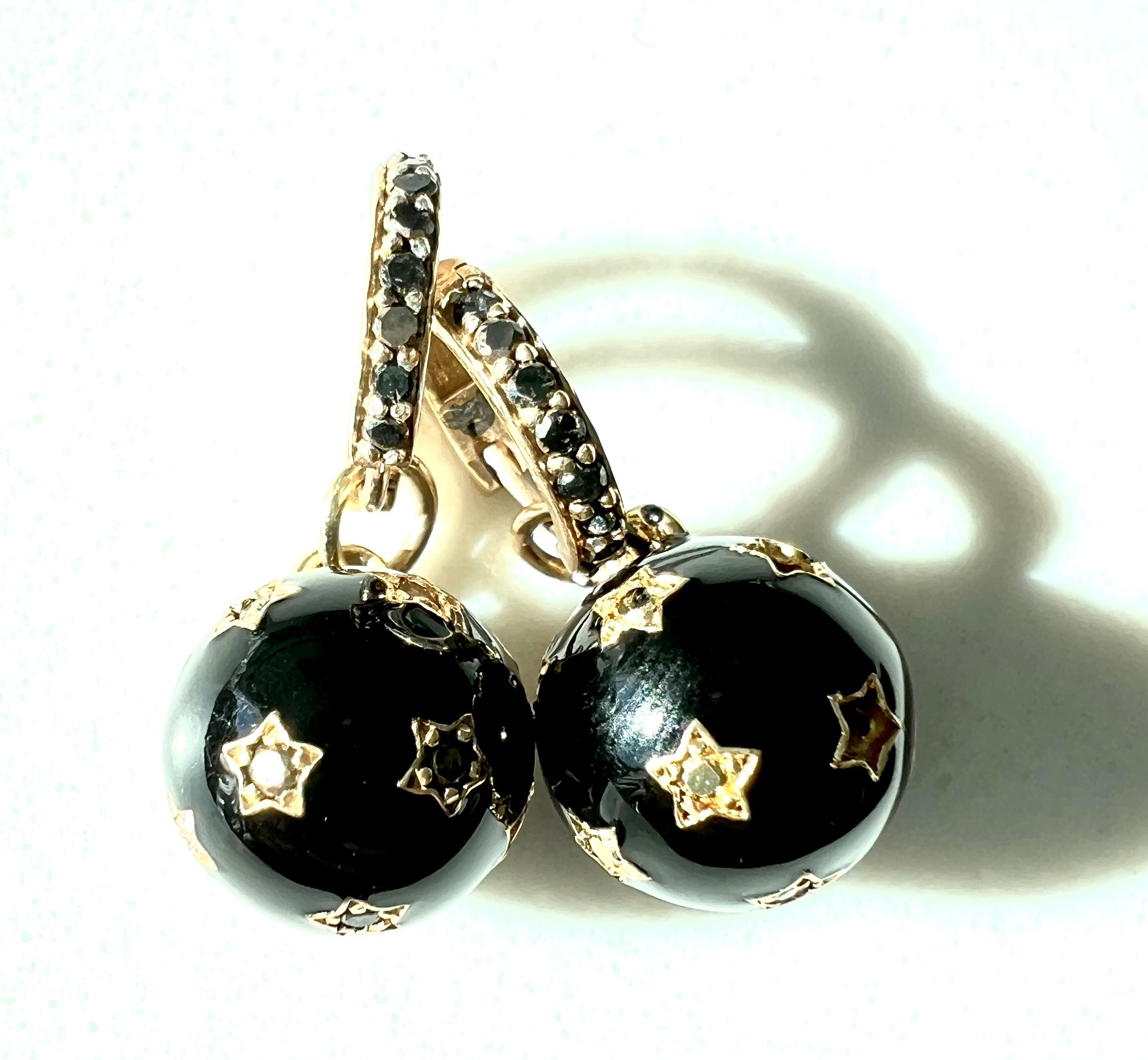 Boucles d'oreilles pendantes en diamant noir Émail Star Ball and Ball, diamant blanc en vente 2