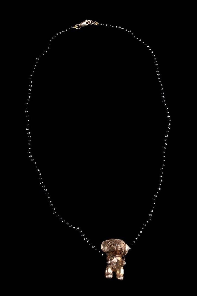 Collier en diamant noir avec pendentif chaman précolombien en or Tairona Excellent état - En vente à Nuevo Leon, MX