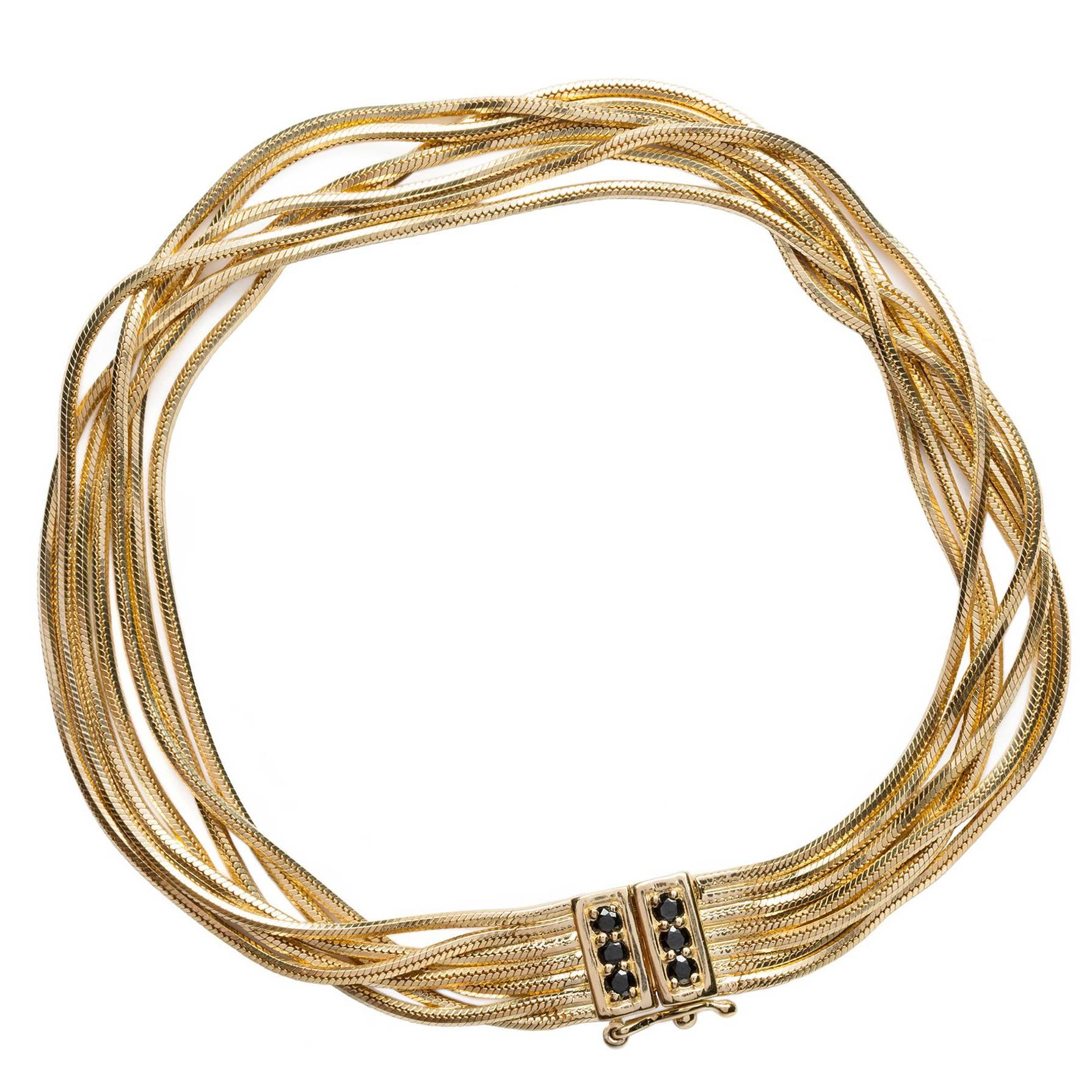 IOSSELLIANI gives to fine jewelry an innovative design with its custom made 18 karat gold multithread bracelet.  The 18 karat gold soft chain creates elegant movement, you can feel twisting, curving the piece around your wrist.  Beautifully stipped