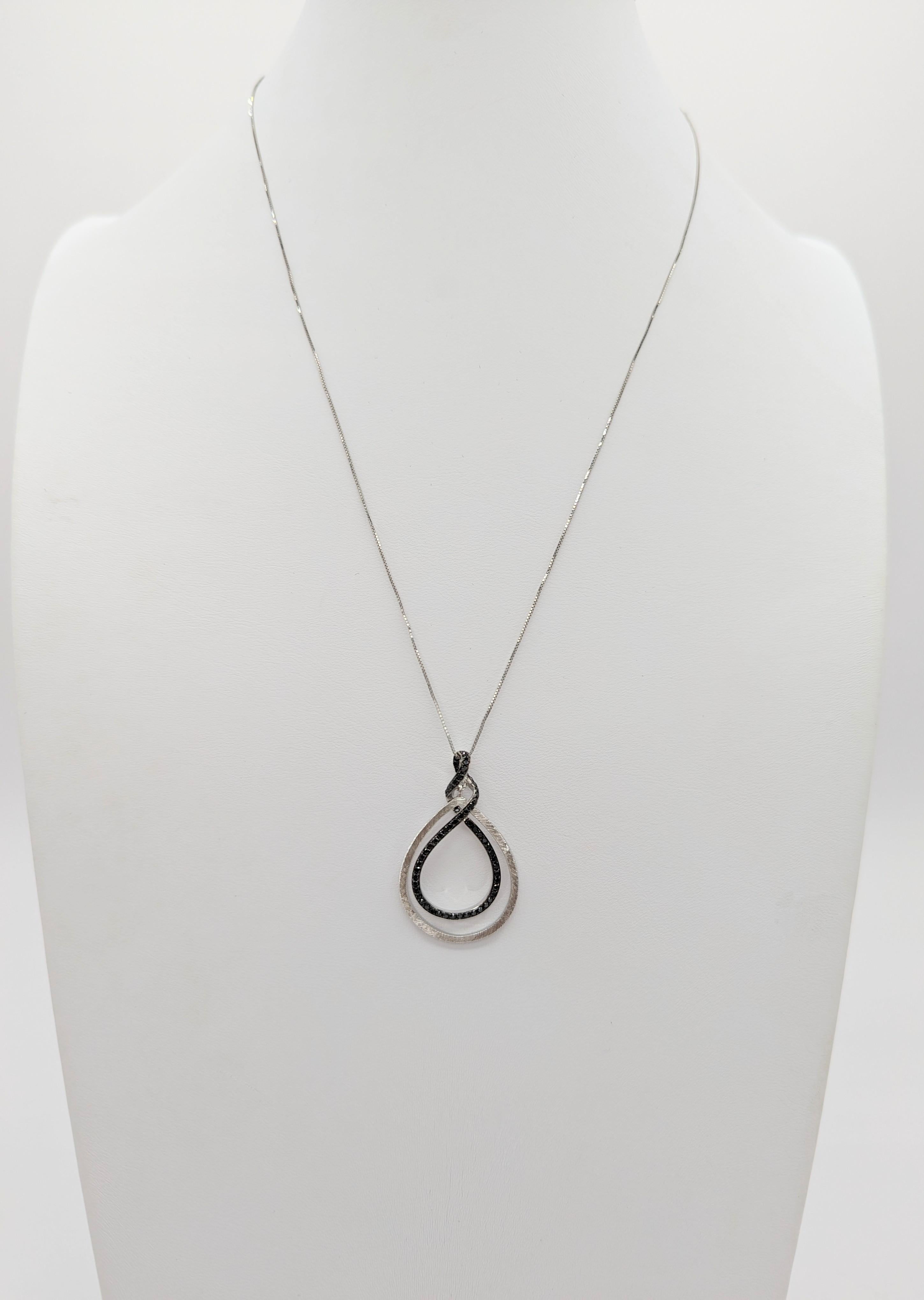 Black Diamond Pendant Necklace in 14K White Gold In New Condition For Sale In Los Angeles, CA