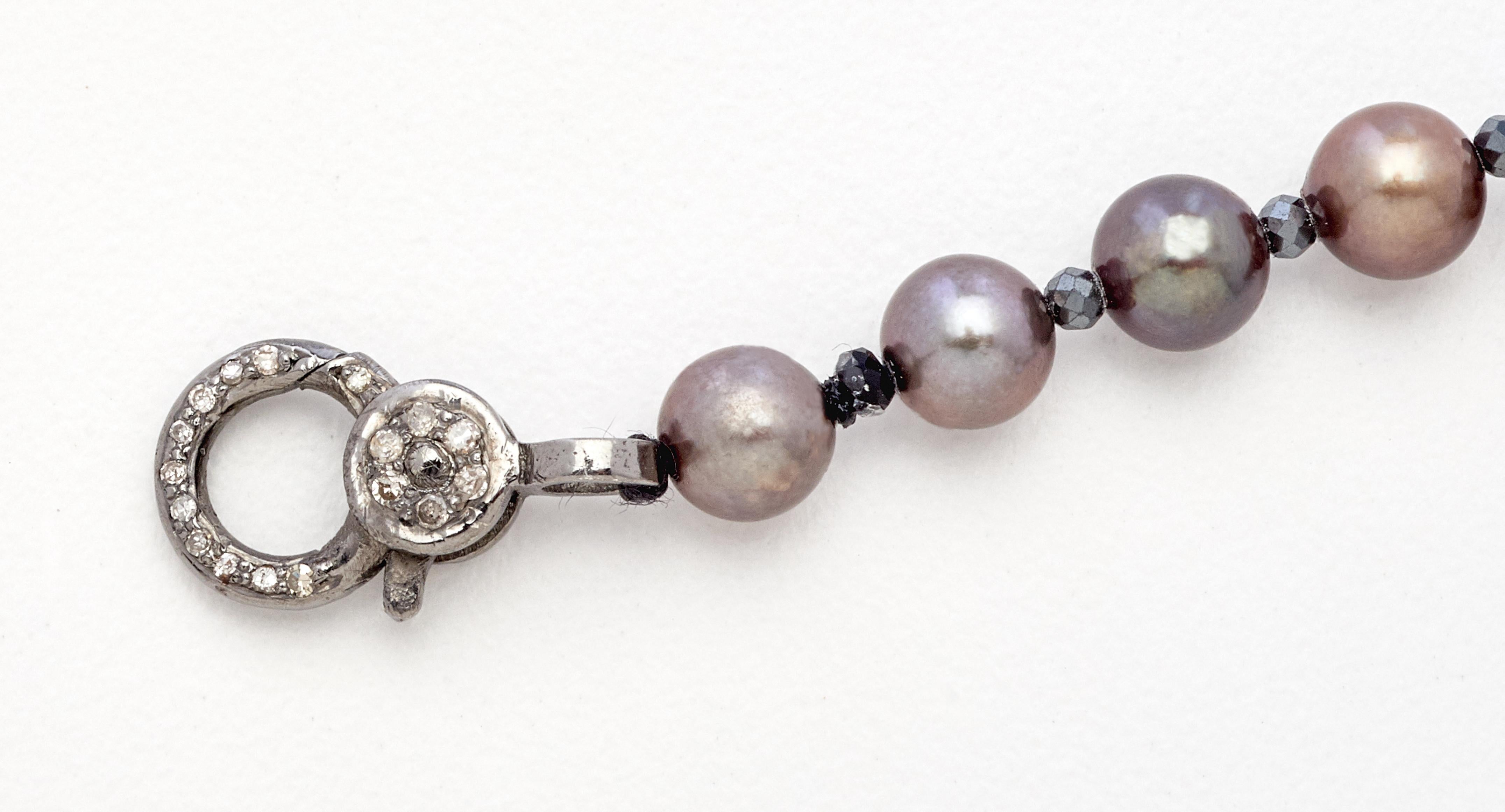 Taille ronde Bracelet artisanal en argent avec perles et spinelles noires en vente