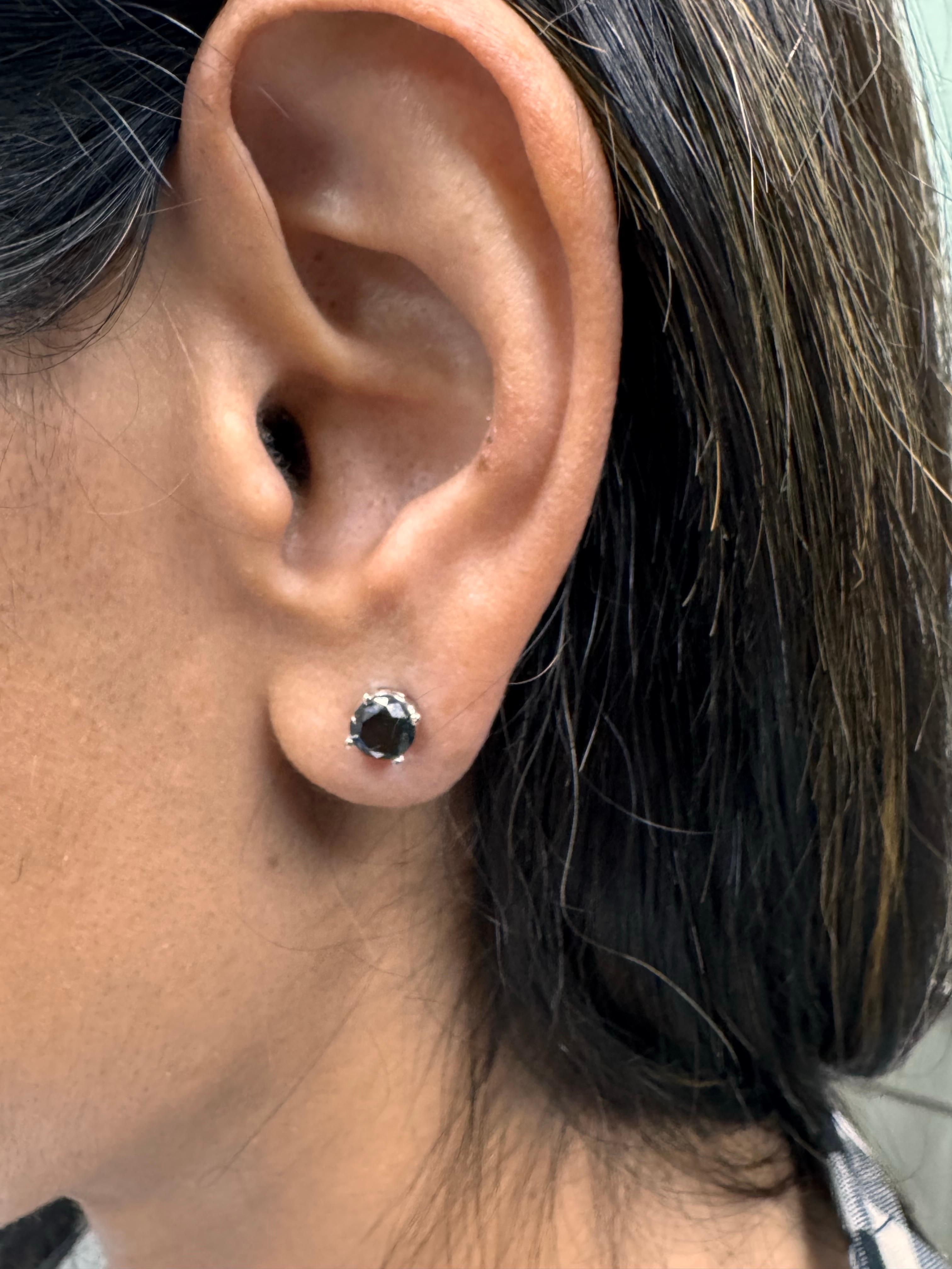 Boucles d'oreilles en or blanc 14 carats avec diamant noir en vente 4