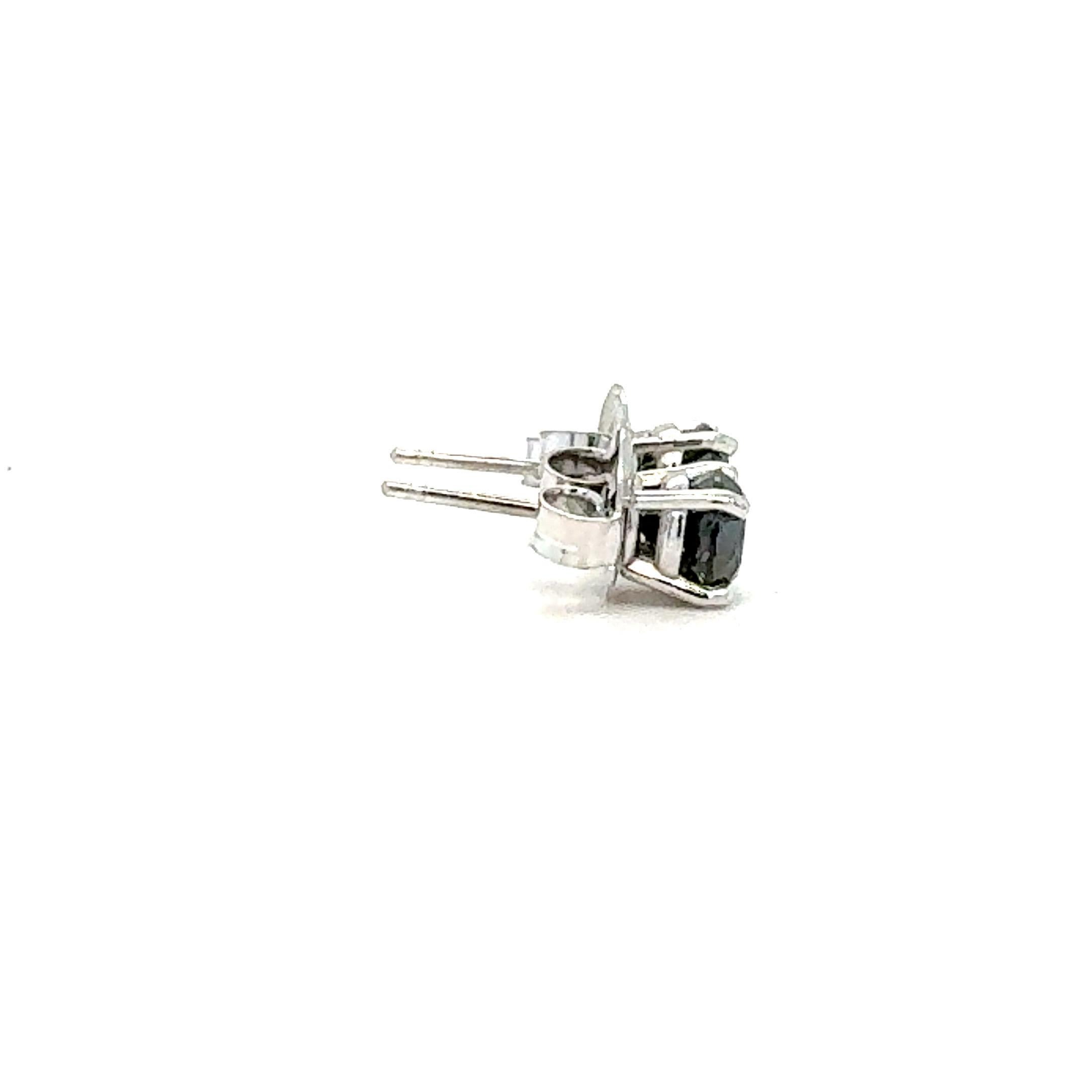 Taille ronde Boucles d'oreilles en or blanc 14 carats avec diamant noir en vente