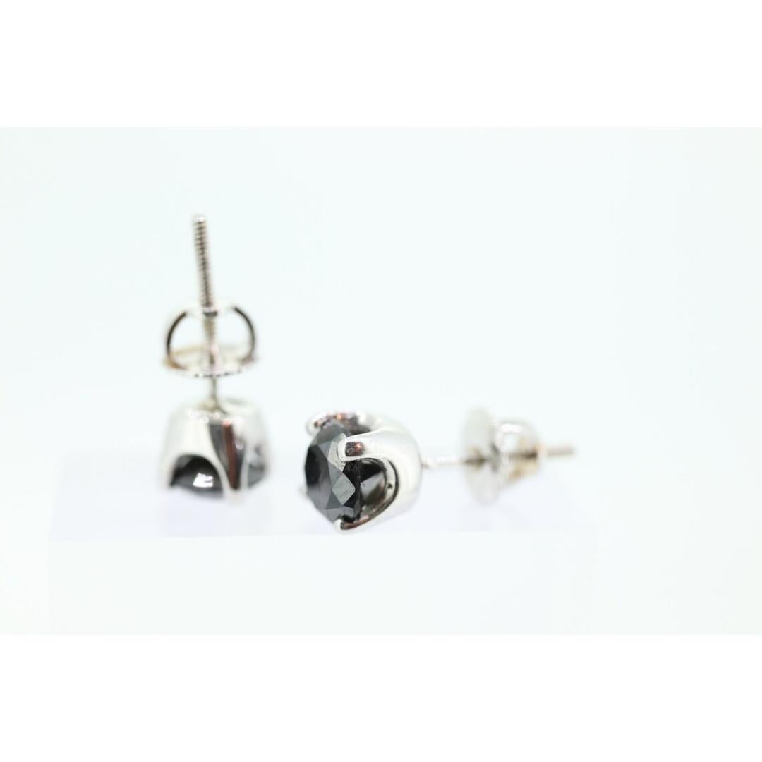 Vintage
MATERIAL : Or
Pierre précieuse : Diamant
Emplacement : Lobe d'oreille
Fermeture : Fermeture à vis

Style : Minimaliste

Boucles d'oreilles en or blanc 14k avec diamants. Très belle. Dos vissés.

Condition : Les diamants présentent quelques