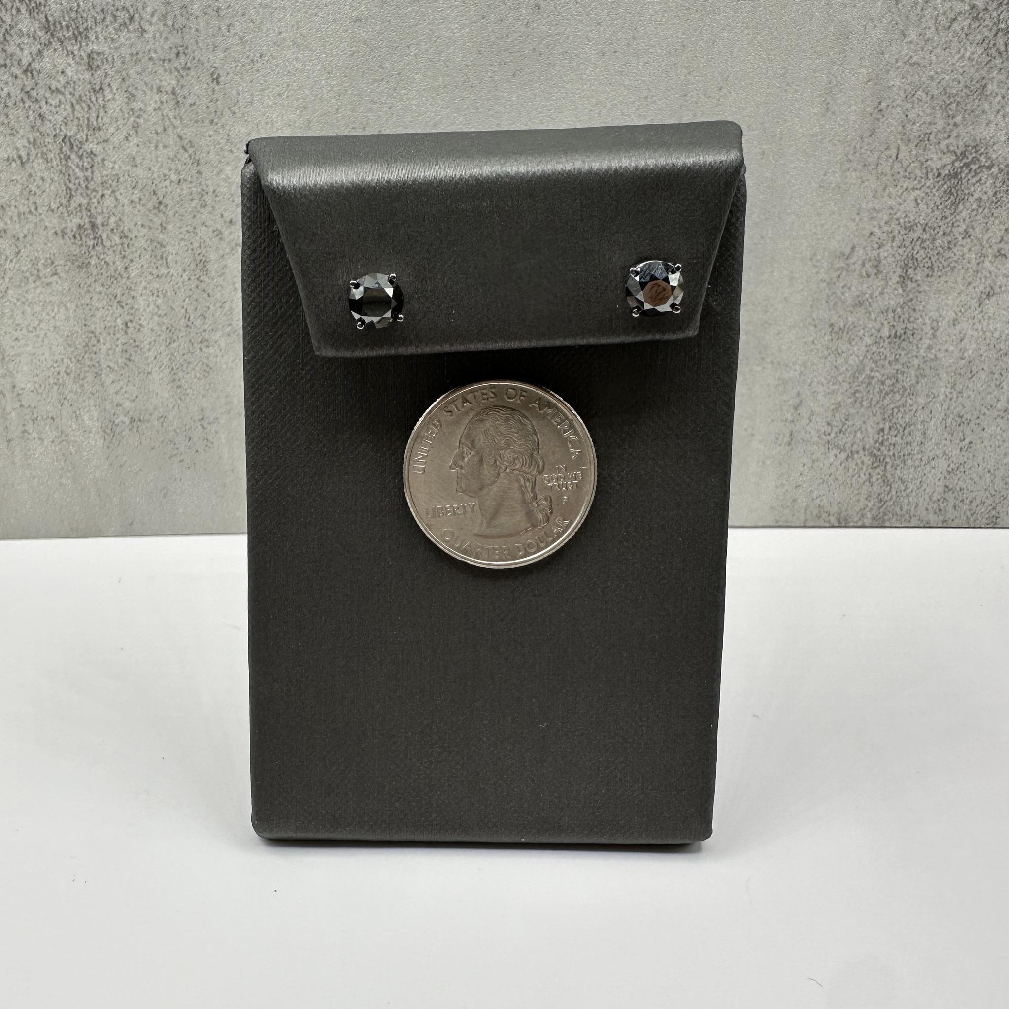 Boucles d'oreilles en or blanc 10kt diamant noir - 2ctw, 4 Prong, New Neuf - En vente à West Hempstead, NY