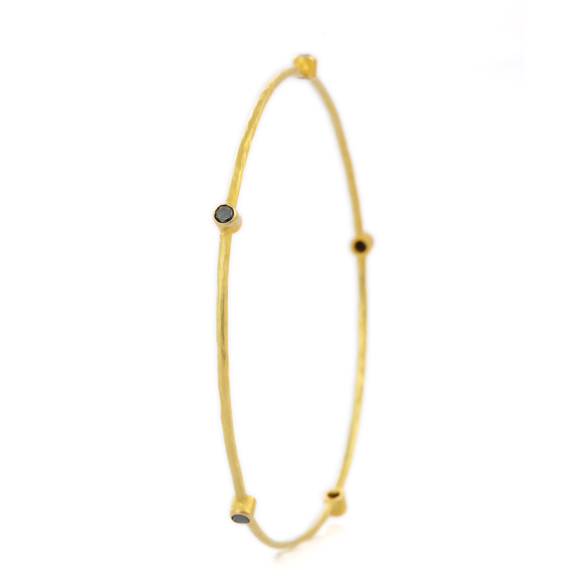Taille ronde Bracelet en or jaune massif 18K avec diamant noir en vente