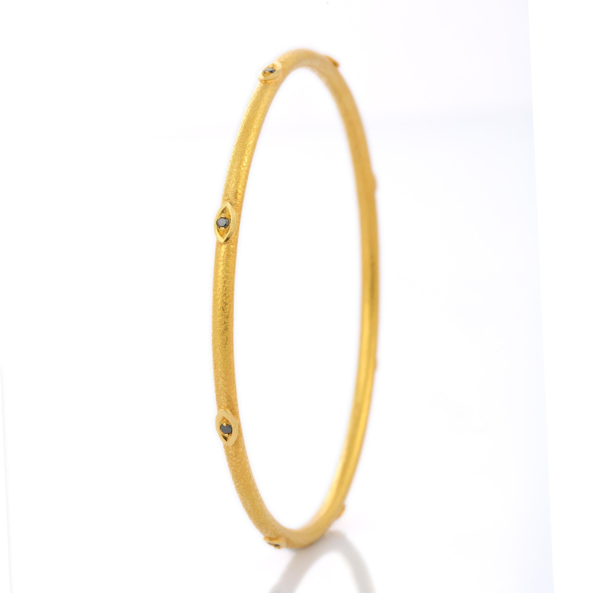 Modern Contemporary Black Diamond Bangle in 18K Solid Yellow Gold For Sale