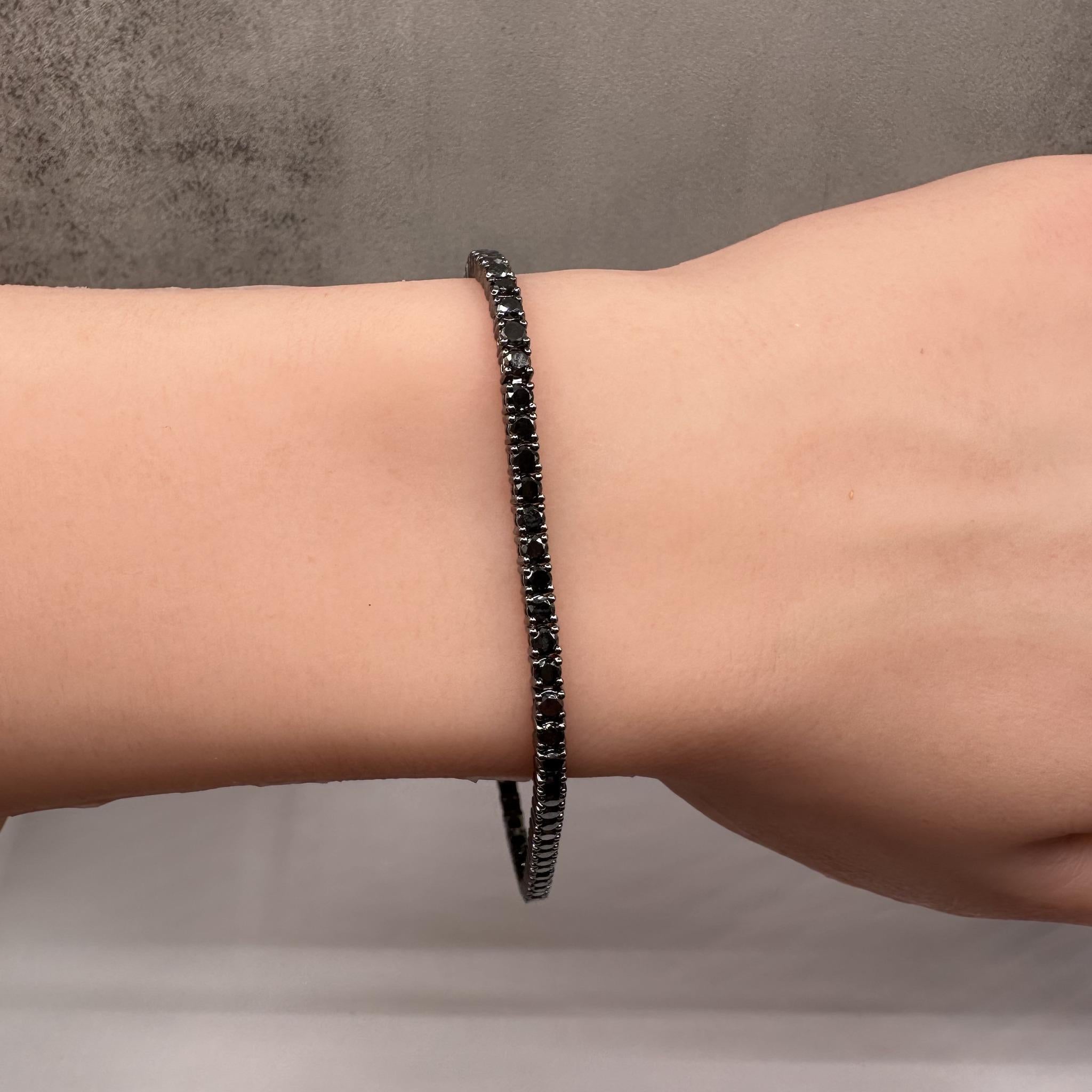 Pulsera de Tenis de Diamantes Negros en Oro Blanco de 14kt - 4,84ctw, 8in, Nuevo Corte redondo en venta