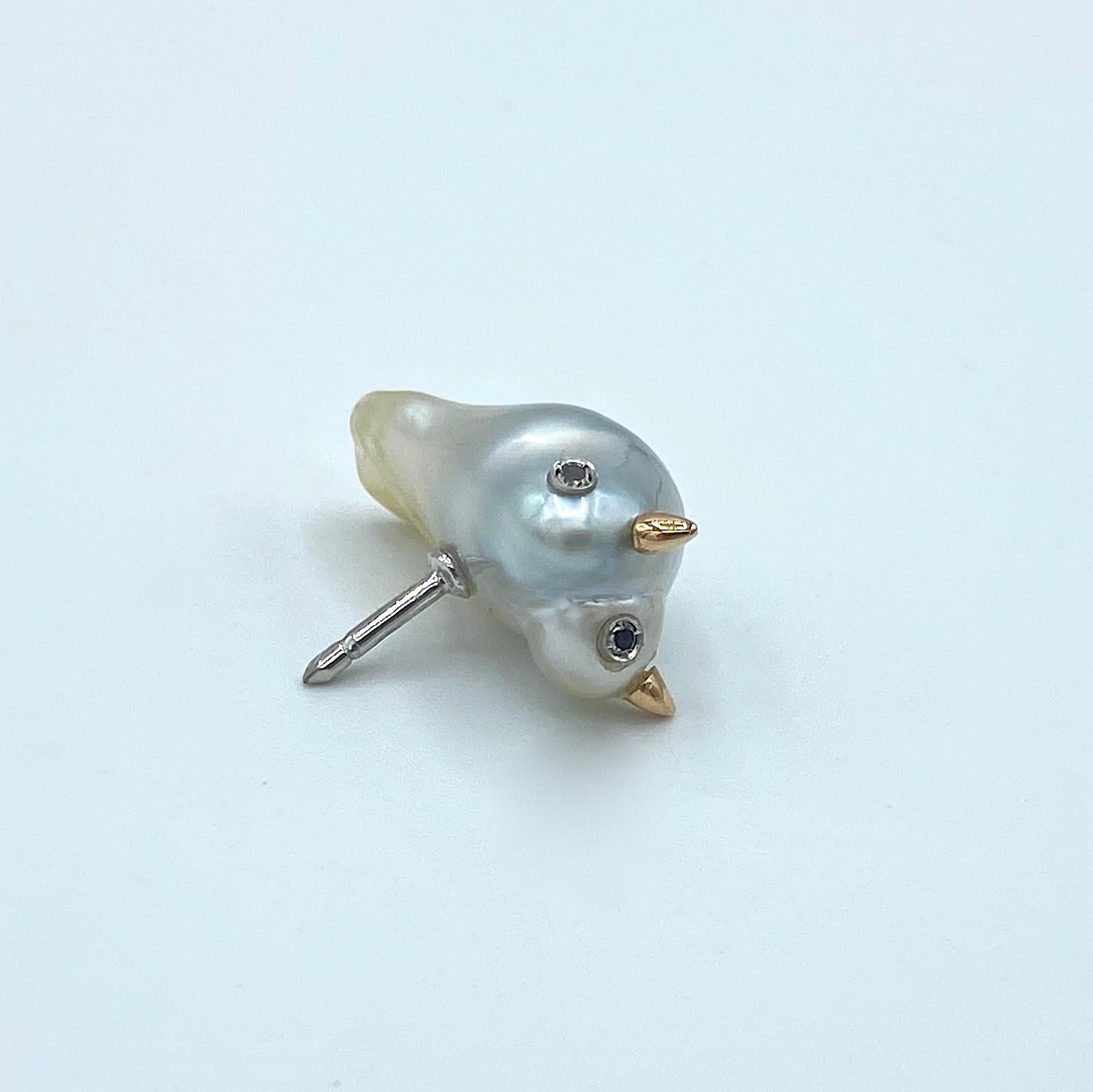 Black Diamond White 18 Karat Gold Dove South Sea Pearl Pin  Made in Italy
This is a really nice and unique brooch. This 
The particular shape of this pearl inspired me to create brooch with two doves as they were in their nest.
The pearl is  mm.