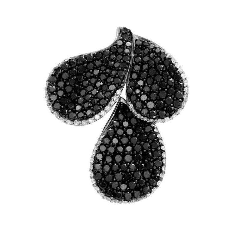 Black Diamond White 18K Gold Pendant Necklace for Her For Sale