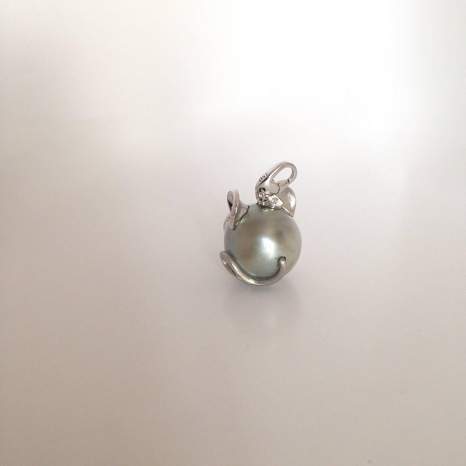 Women's Black Diamond White Gold Tahitian Pearl Pendant/Necklace and Charm Mouse