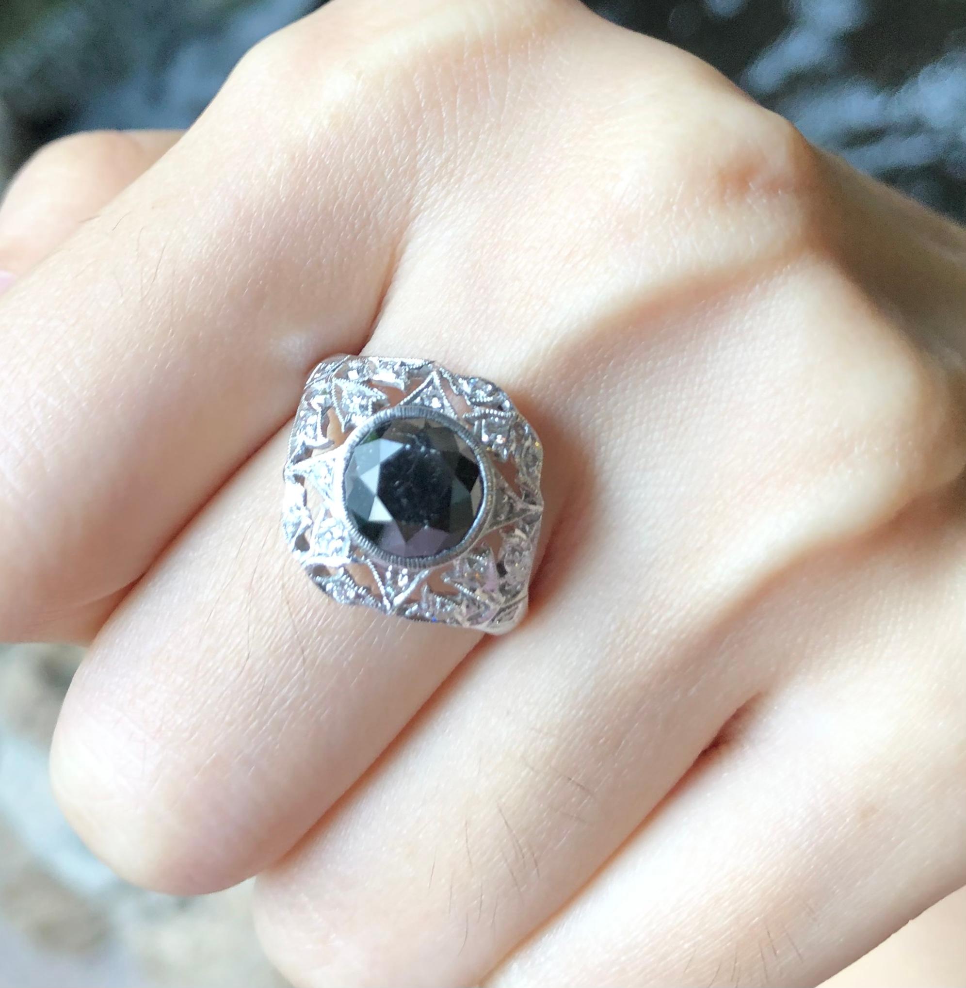 Black Diamond with Diamond Ring Set in 18 Karat White Gold Settings In New Condition For Sale In Bangkok, TH
