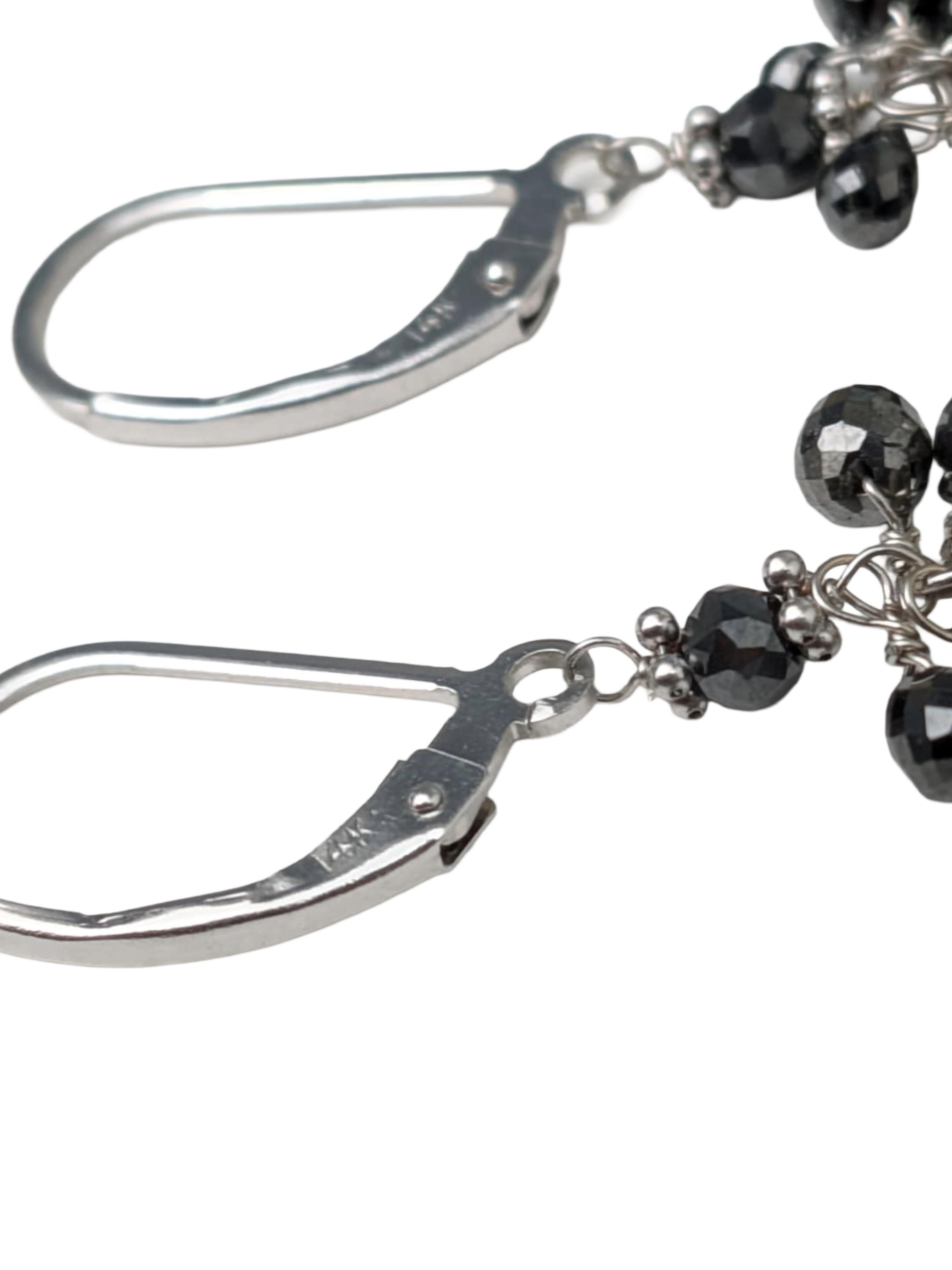 Boucles d'oreilles en or blanc 14K avec briolette en diamant noir (21.00ct) en vente 1