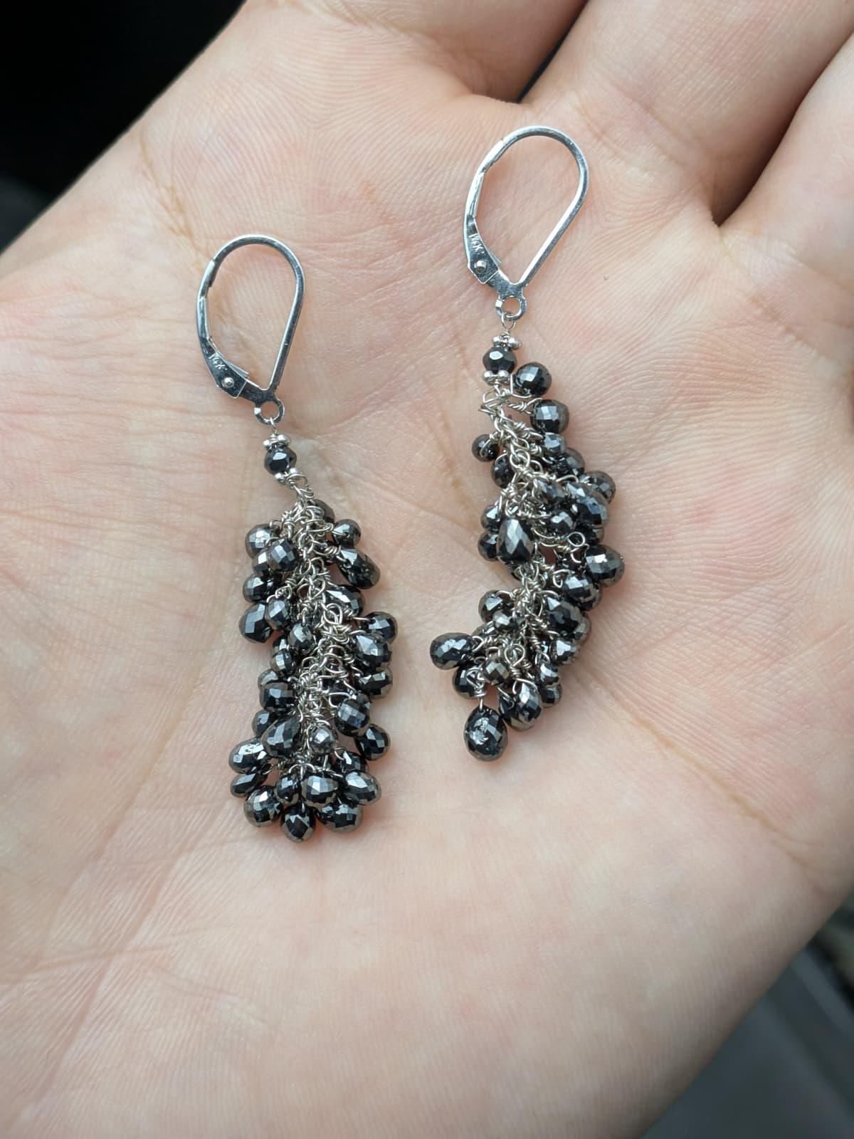 Boucles d'oreilles en or blanc 14K avec briolette en diamant noir (21.00ct) en vente 2