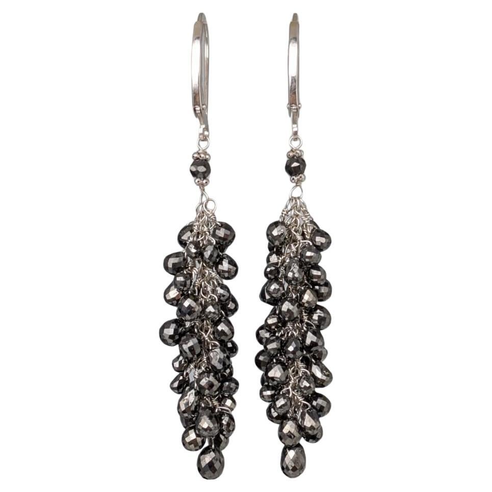 Boucles d'oreilles en or blanc 14K avec briolette en diamant noir (21.00ct)