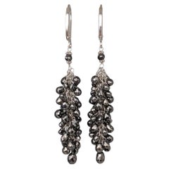 Boucles d'oreilles en or blanc 14K avec briolette en diamant noir (21.00ct)