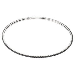 Brazalete de oro blanco y diamantes negros