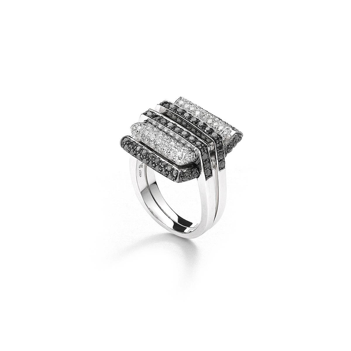 Ring in 18kt white gold set with 80 diamonds 0.61 cts and 99 black diamonds 0.61 cts Size 54 