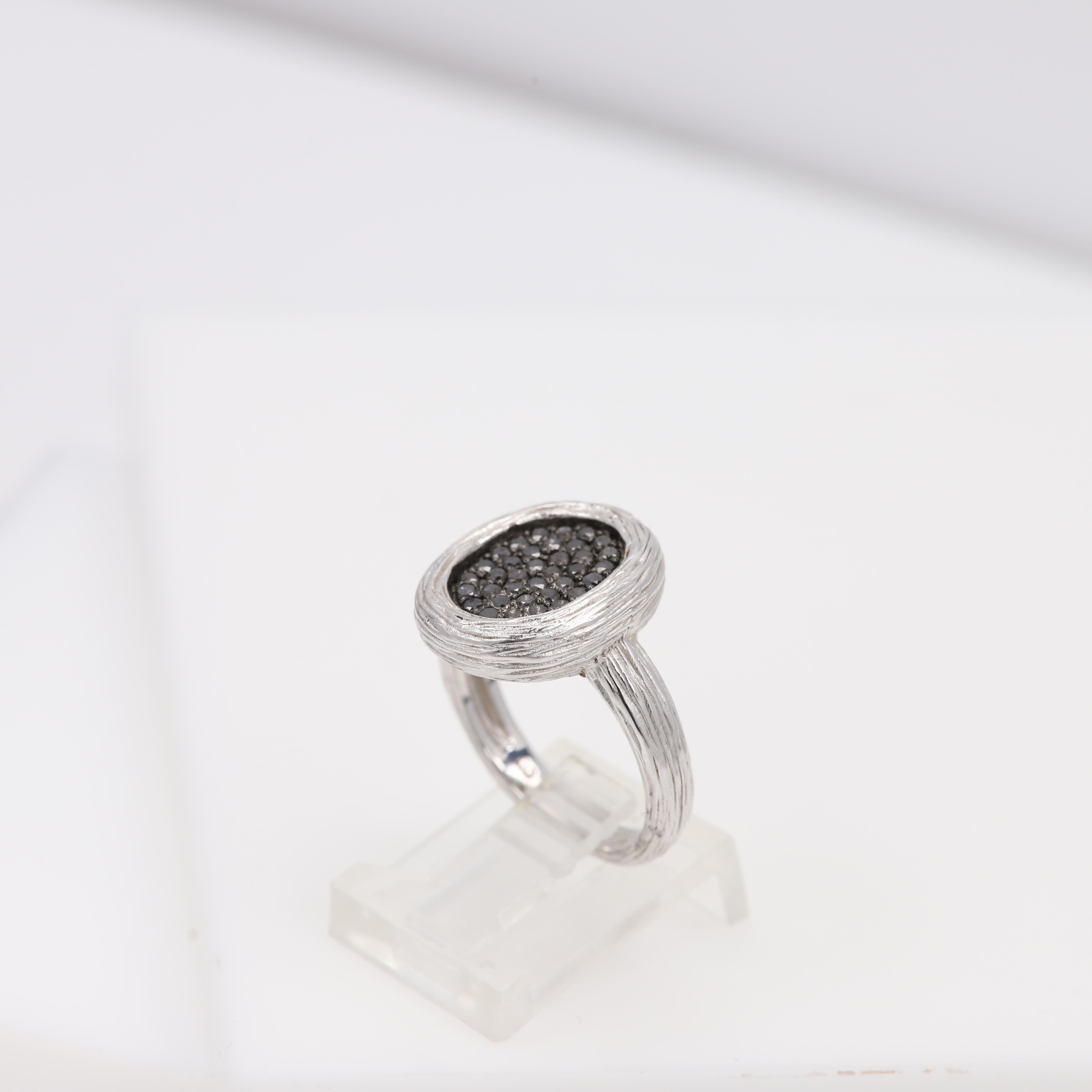 Black Diamonds Ring Sterling Silver 925 and Black Diamonds Cluster Design In New Condition For Sale In Brooklyn, NY