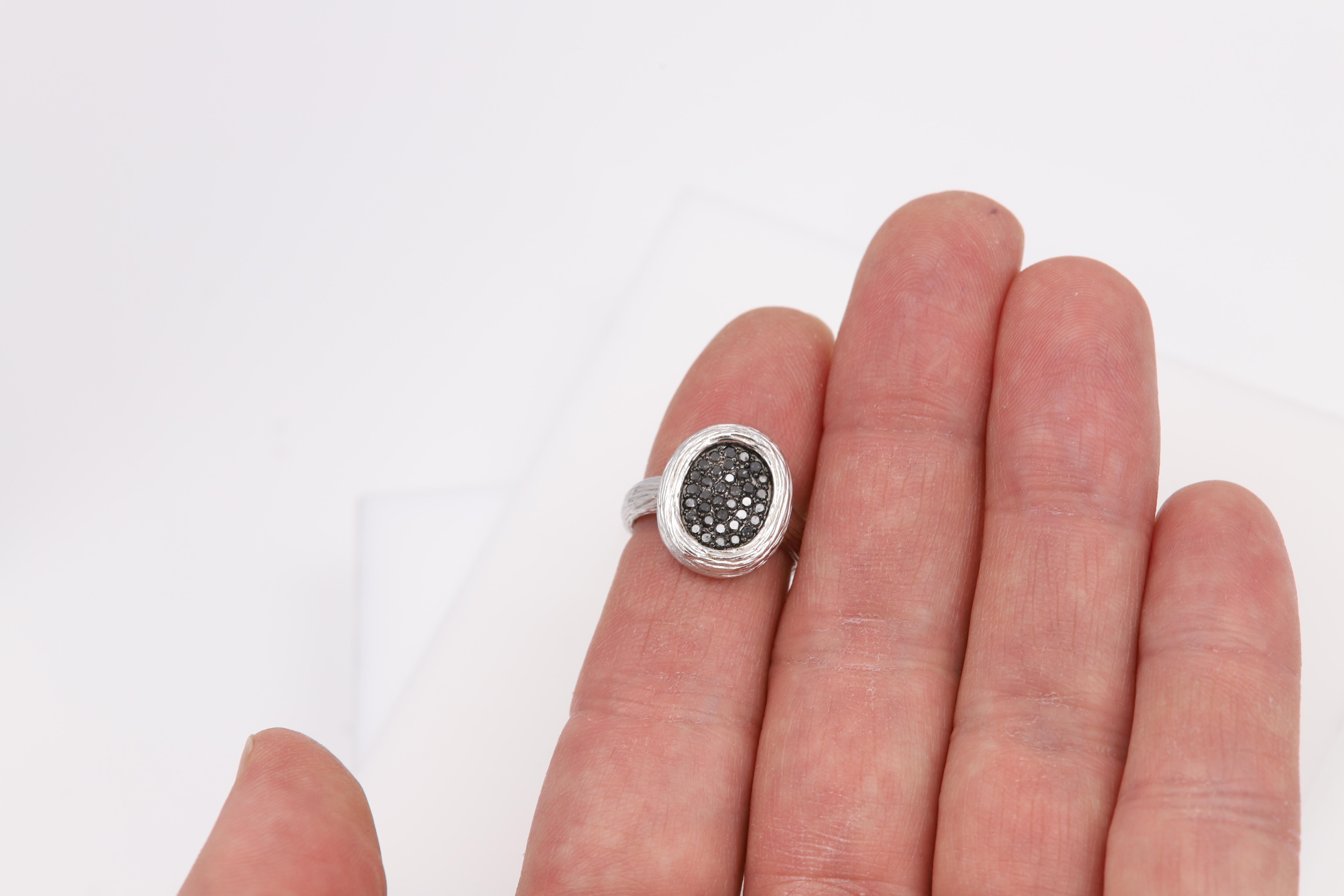 Femenino o masculino Anillo Diamantes Negros Plata de Ley 925 y Diamantes Negros Diseño Racimo en venta