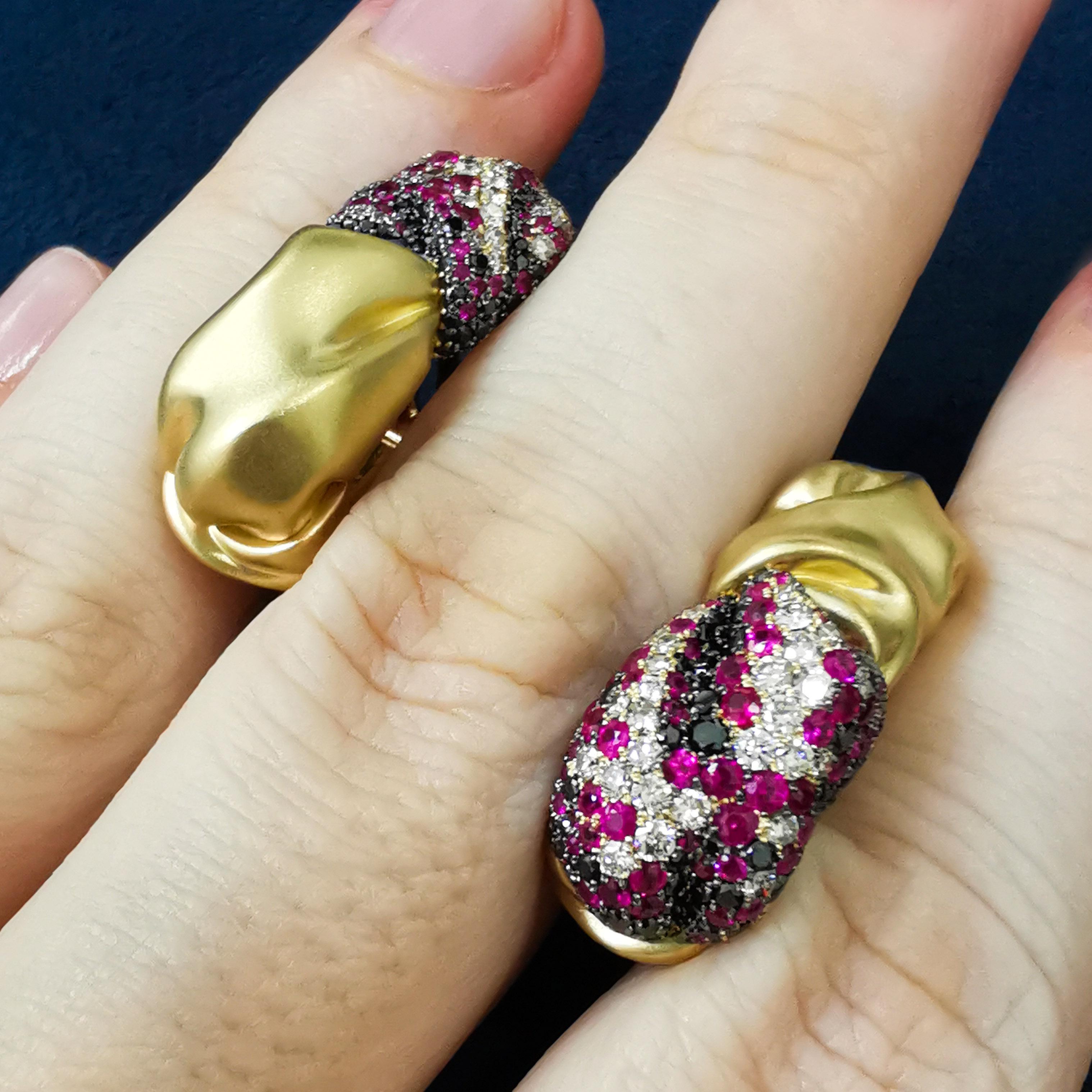 Seidenohrringe aus 18 Karat Gelbgold mit schwarzen Diamanten, Rubin, Champagner-Diamanten und Diamanten (Rundschliff) im Angebot