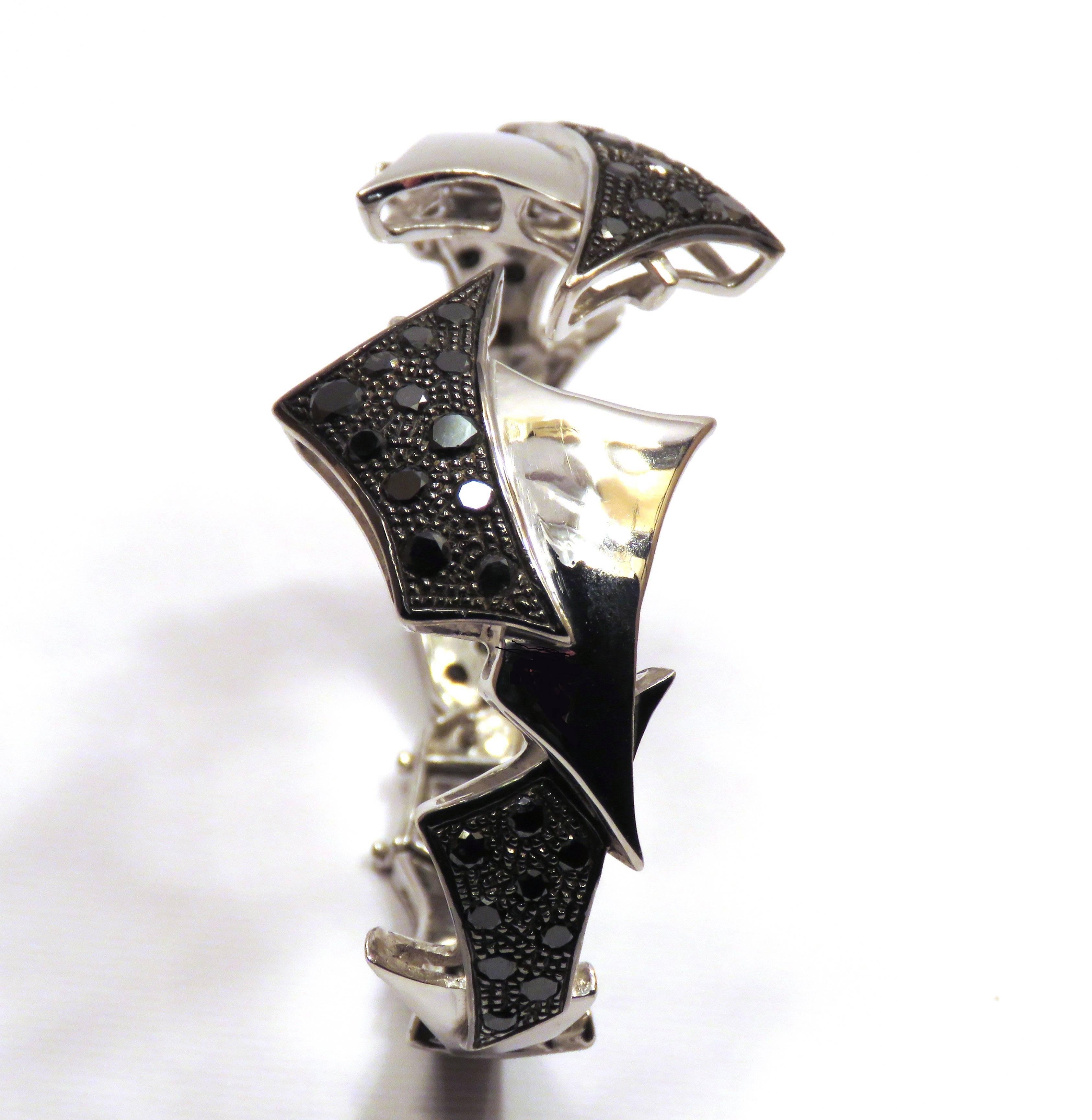 Schwarzes Weißgoldarmband mit schwarzen Diamanten Handgefertigt in Italien von Botta Gioielli Damen im Angebot
