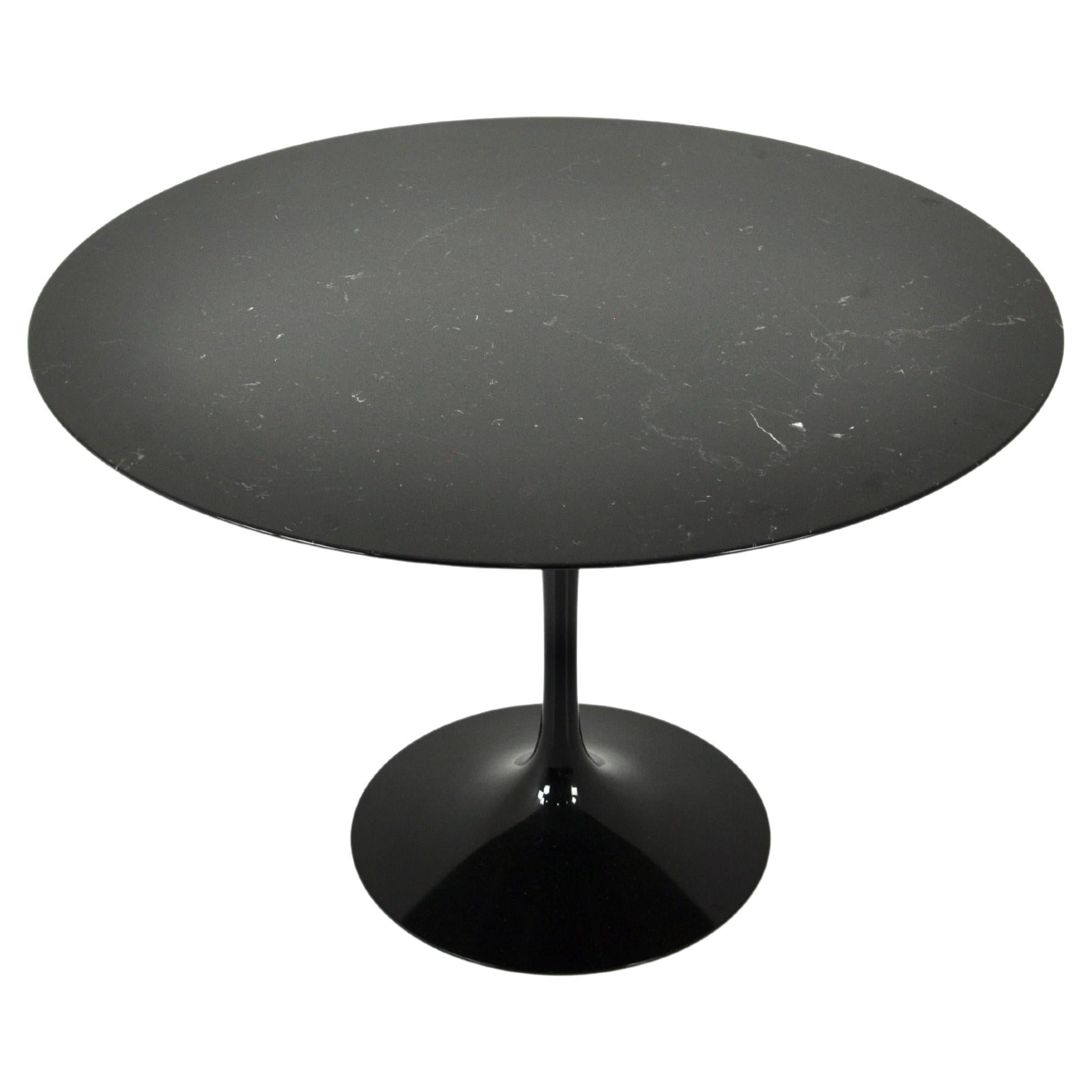 Table de salle à manger noire par Eero Saarinen pour Knoll en vente