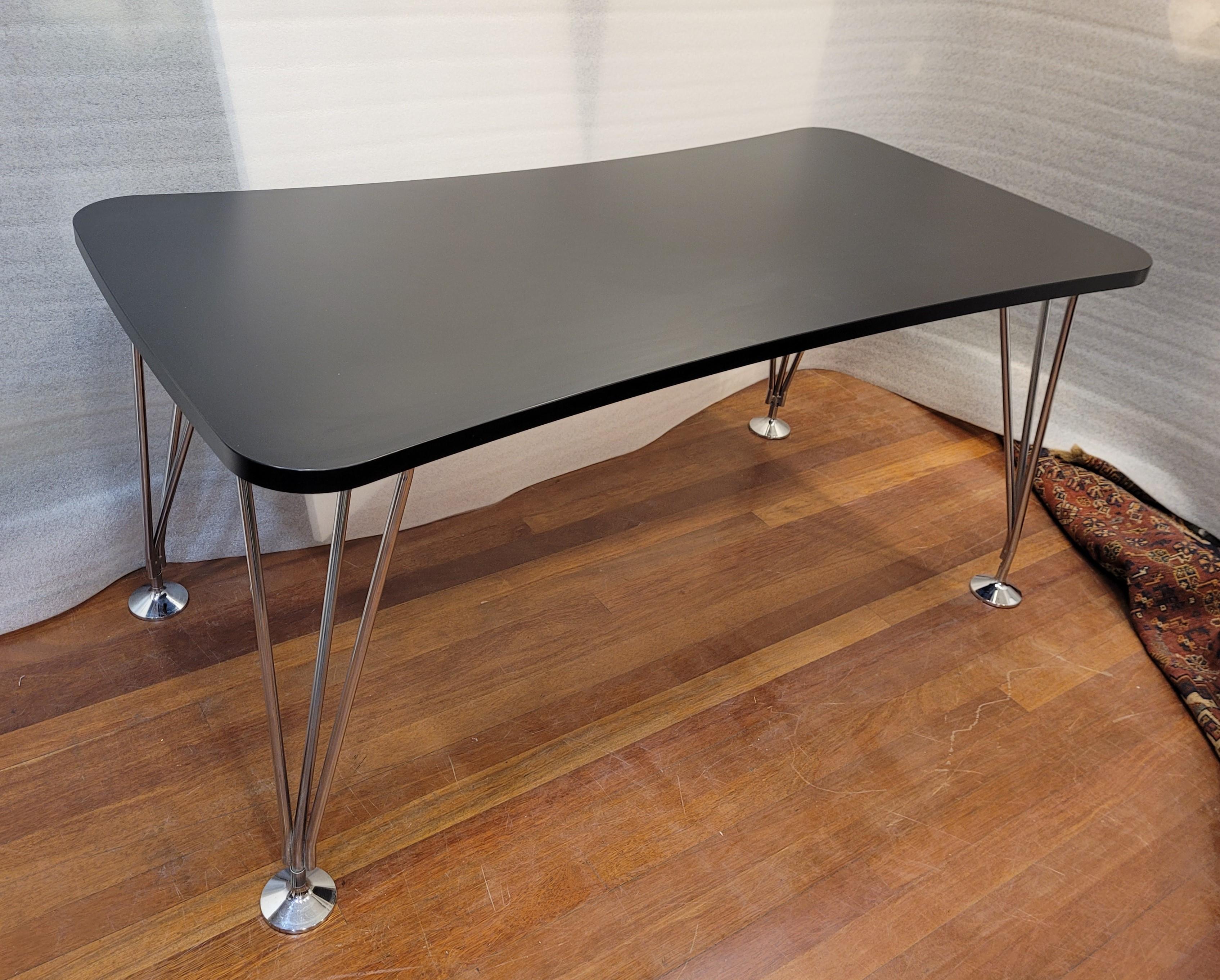 Black Dining Table by Piet Hein for Fritz Hansen, 1960s In Good Condition For Sale In Valladolid, ES