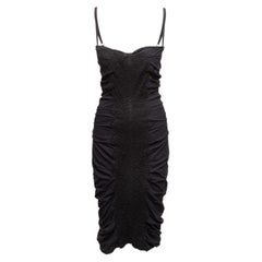 Dolce & Gabbana nero, abito in seta e pizzo increspato