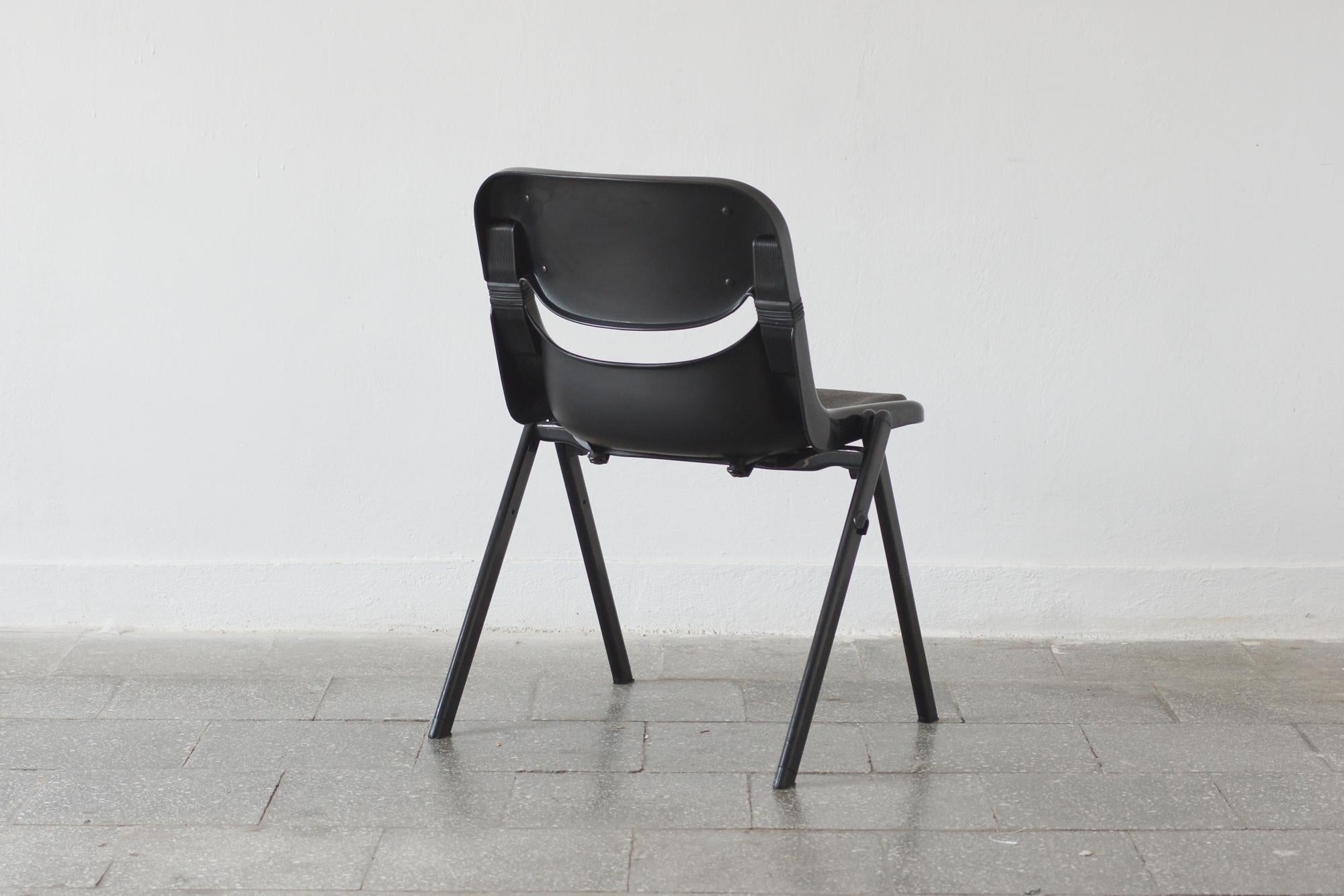 Chaise dorsale noire par G. Piretti & E. Ambas, Italie, années 1980 Bon état - En vente à KUTNO, PL