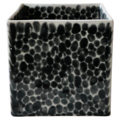 Cubo de porcelana con lunares negros by Lana Kova