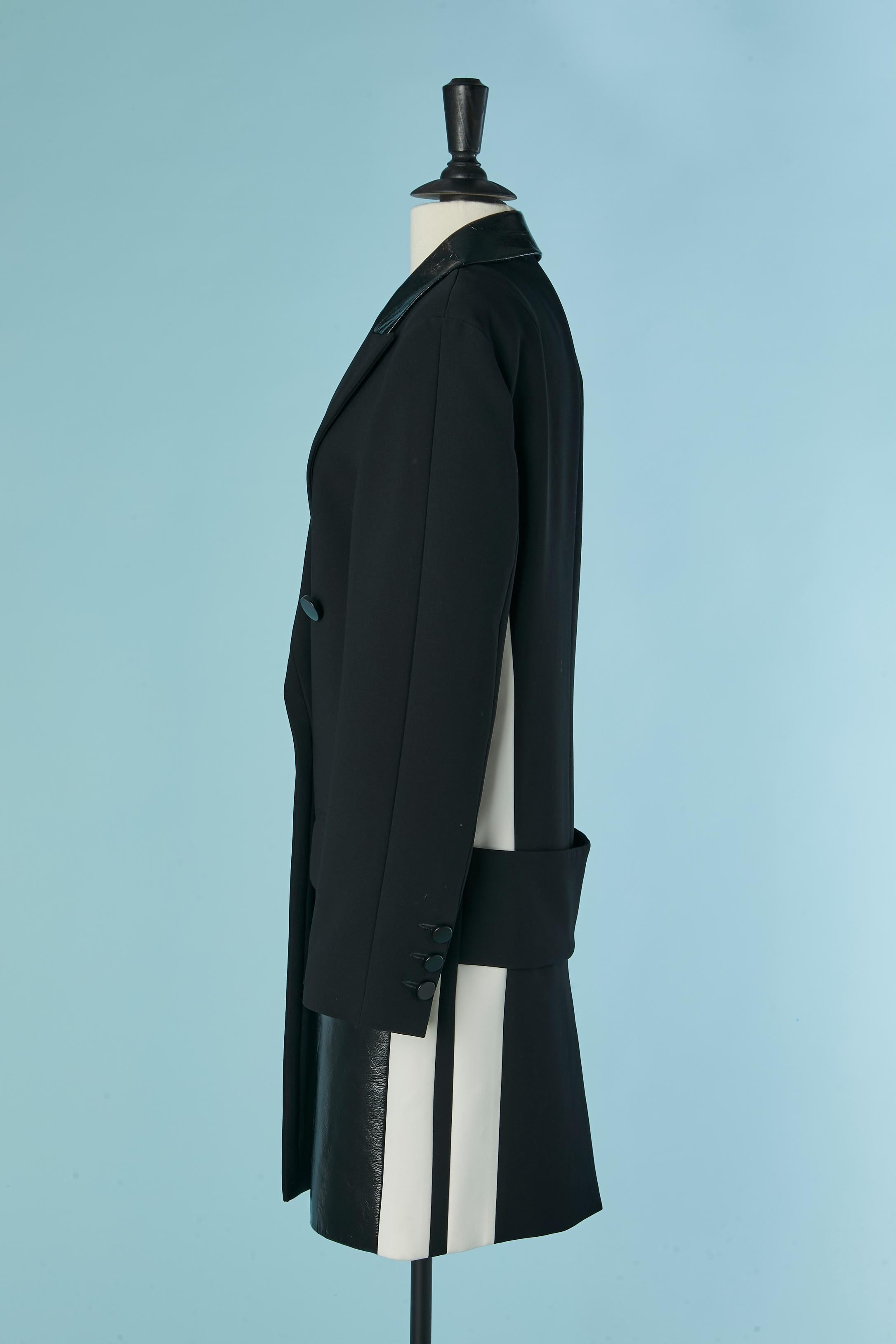 Manteau noir à double boutonnage en cuir verni BARBARA Bui Pour femmes en vente