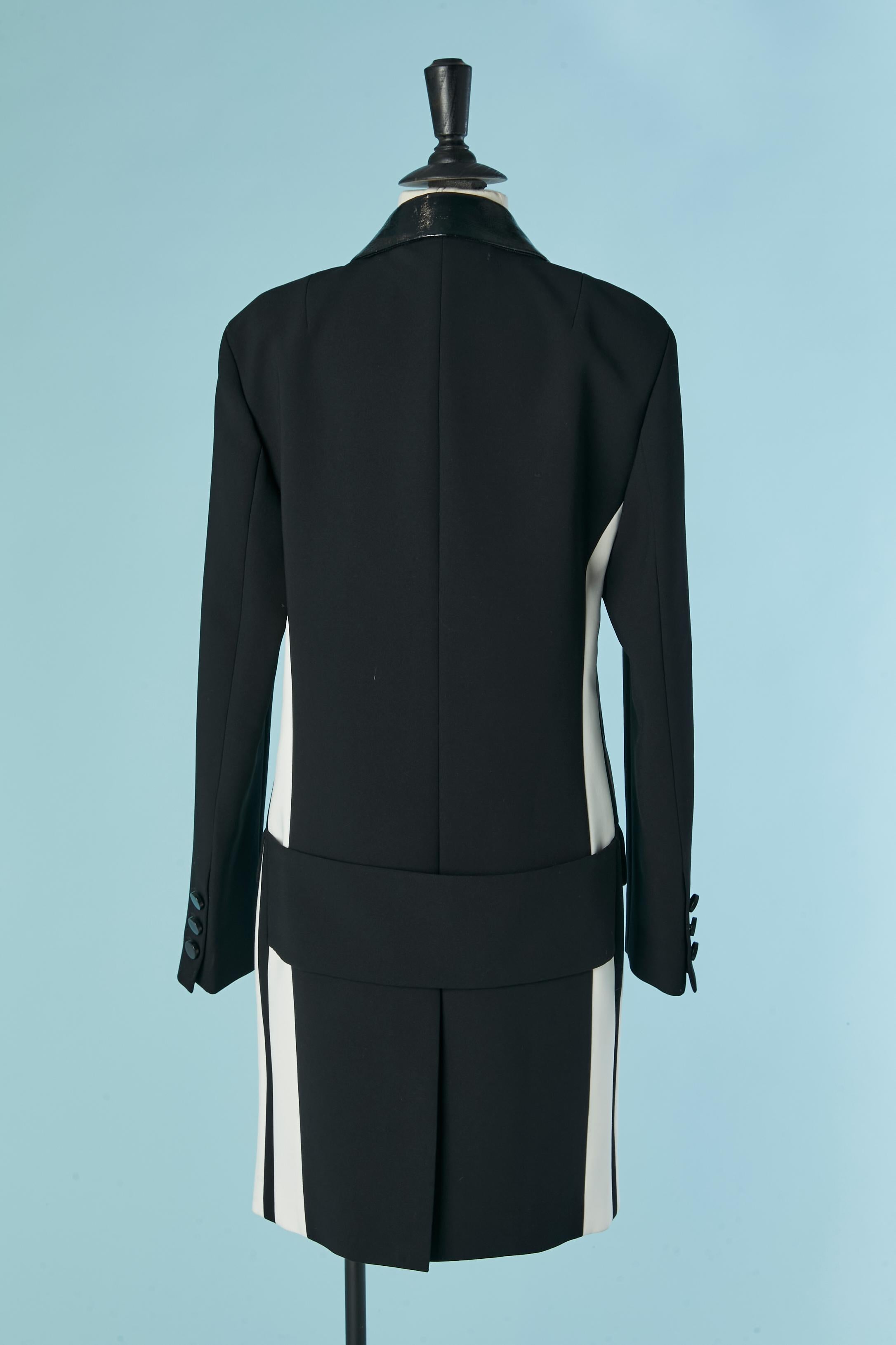 Manteau noir à double boutonnage en cuir verni BARBARA Bui en vente 1