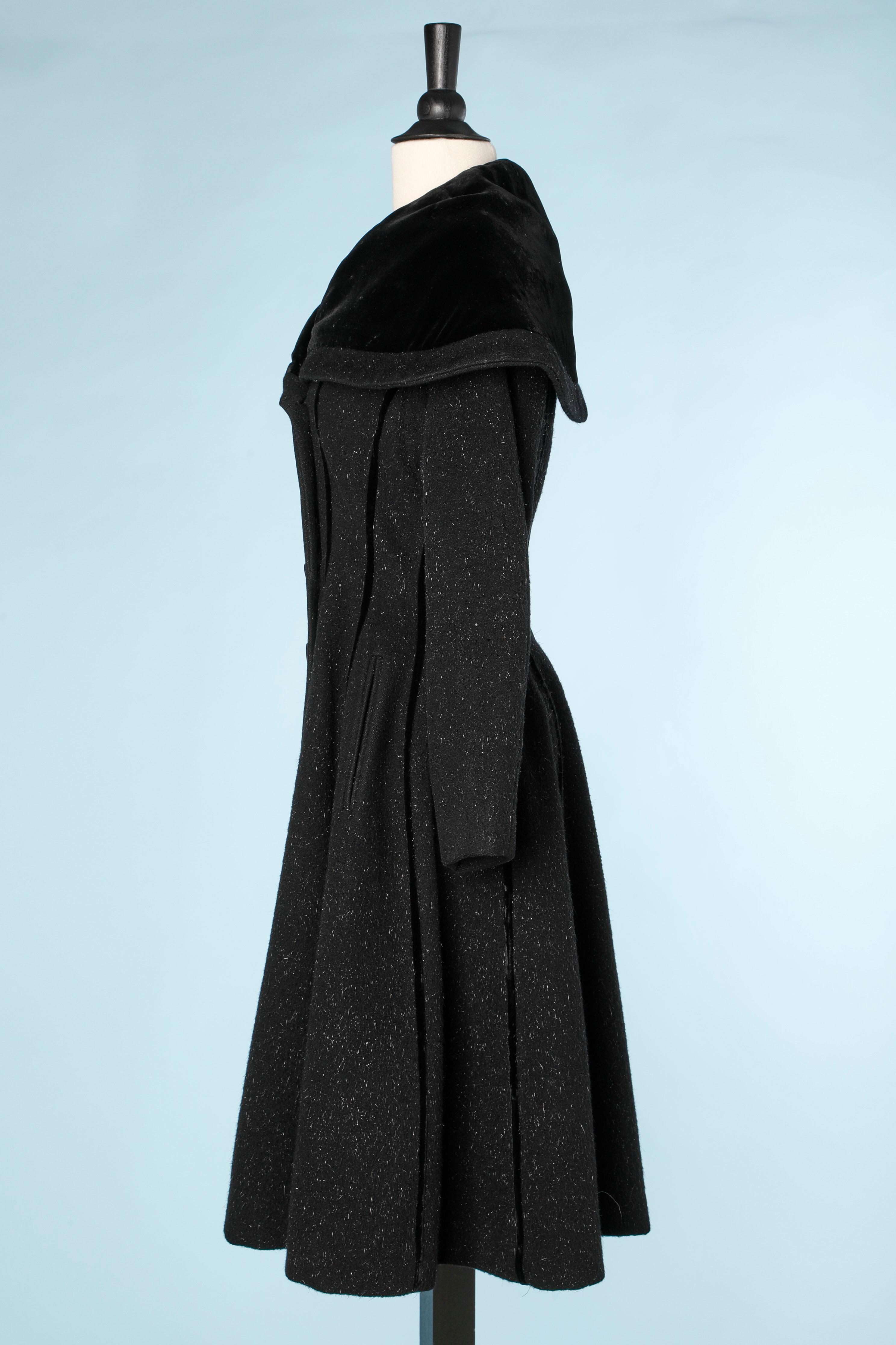 Manteau noir à double boutonnage et col en velours The Lilli Ann Circa 1940's  Excellent état - En vente à Saint-Ouen-Sur-Seine, FR