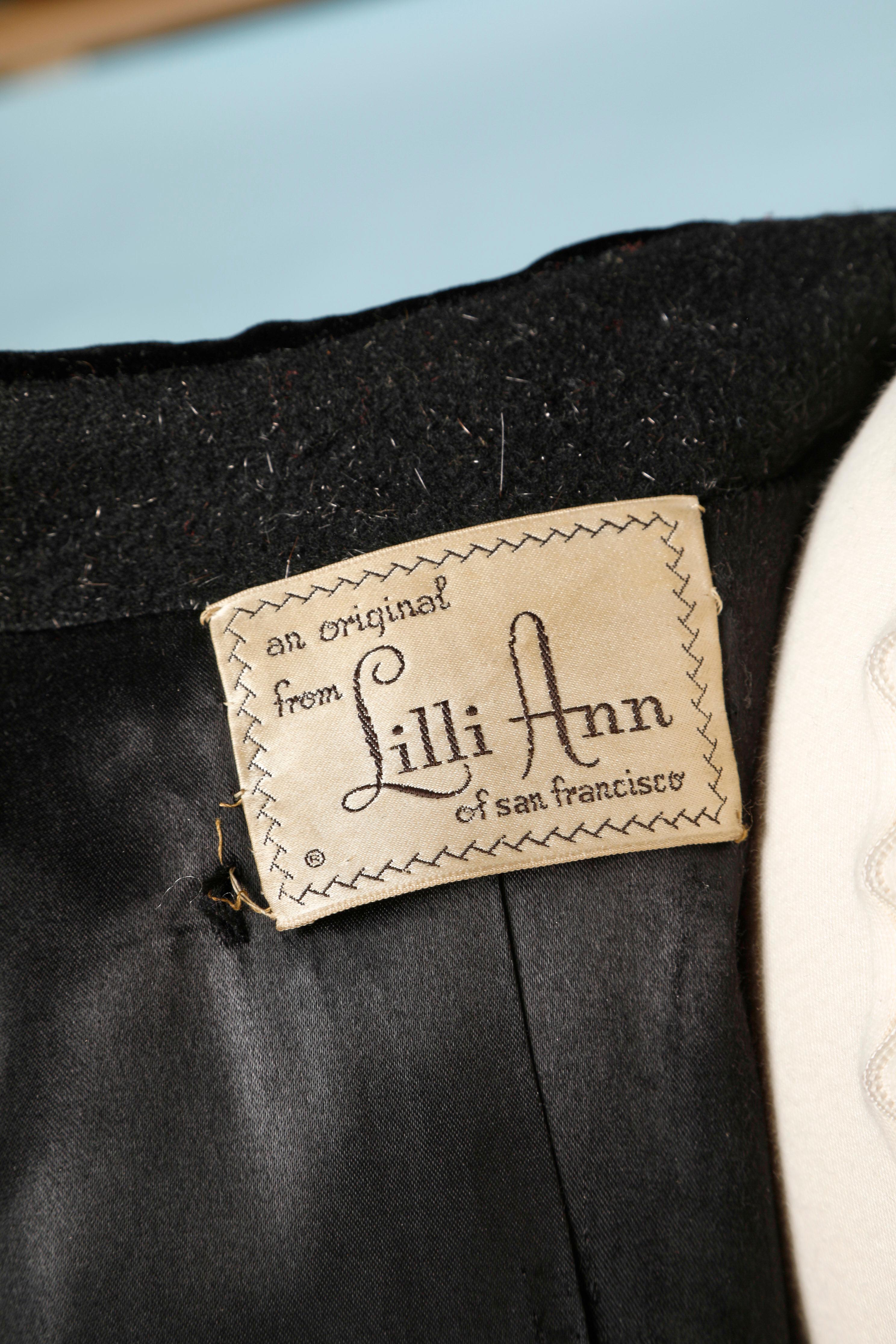 Black double-breasted coat with velvet collar Lilli Ann Circa 1940's For Sale 1